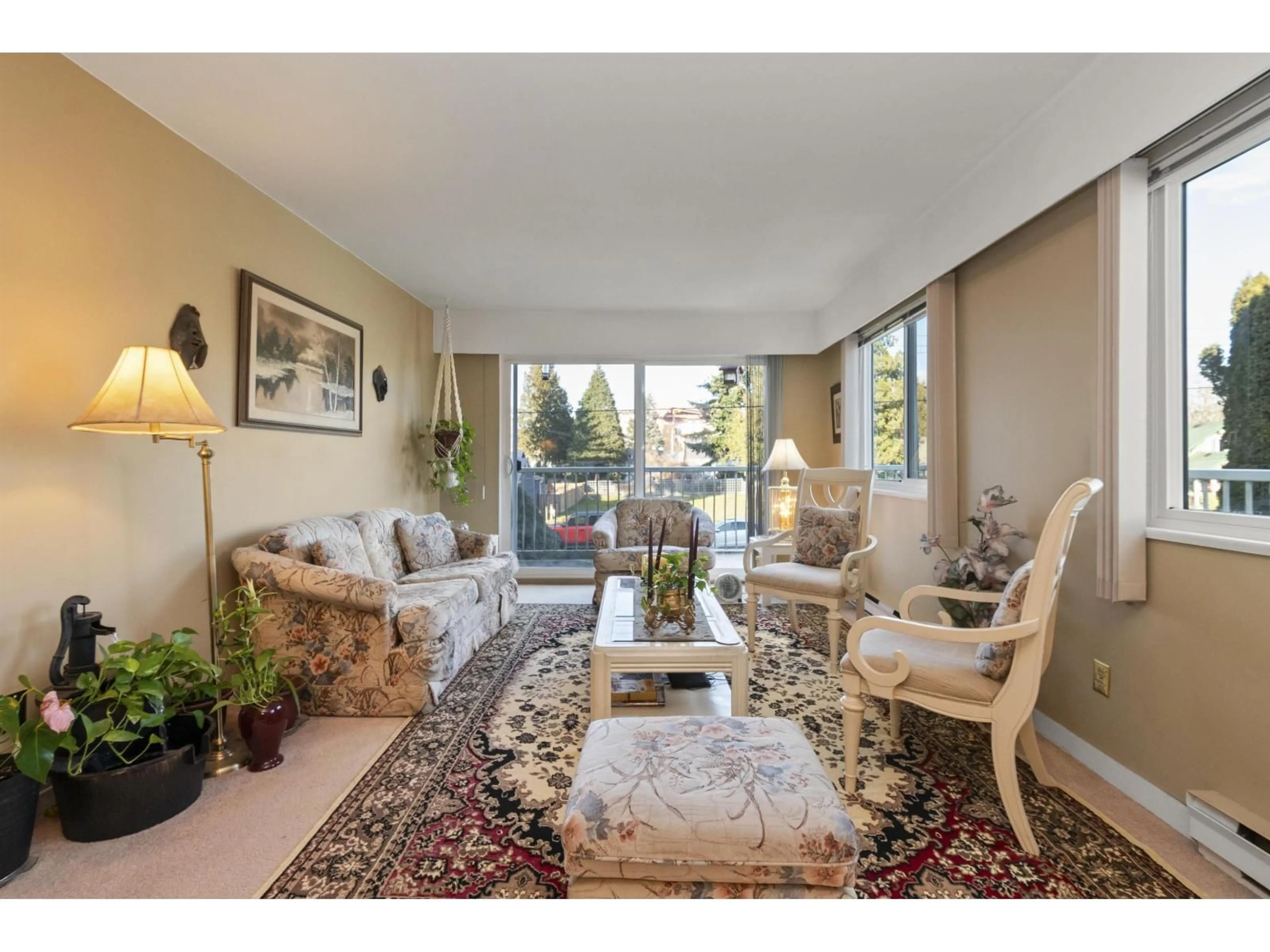 Living room with furniture, carpet floor for 6 - 46210 MARGARET AVENUE, Chilliwack British Columbia V2P2G9