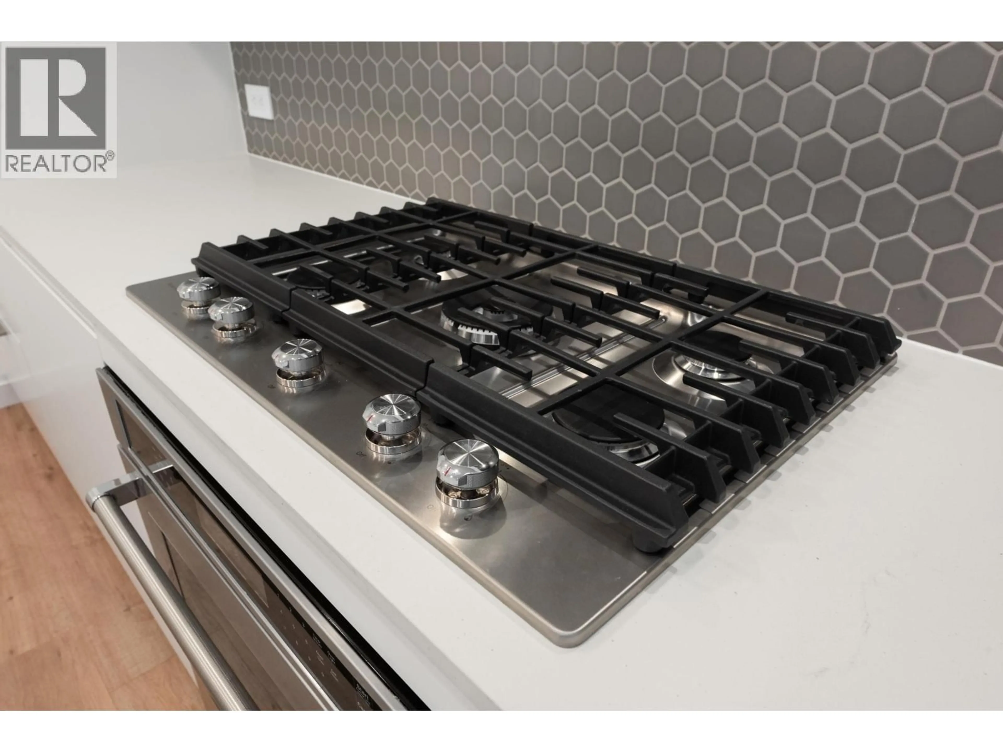 Contemporary kitchen, ceramic/tile floor for 109 - 1504 SCOTT CRESCENT, Squamish British Columbia V0N1T0