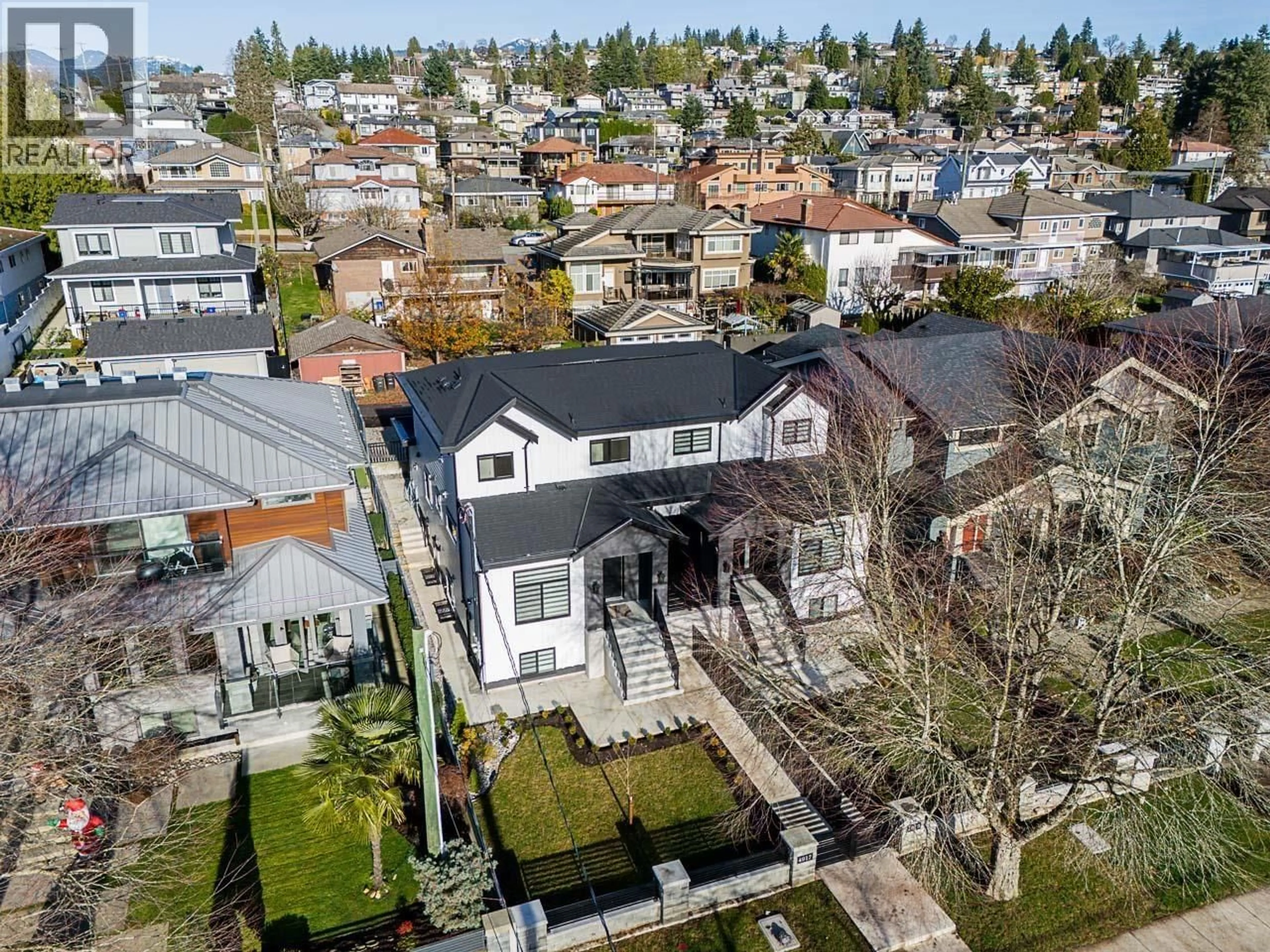A pic from outside/outdoor area/front of a property/back of a property/a pic from drone, city buildings view from balcony for 4917 VENABLES STREET, Burnaby British Columbia V5B1X8
