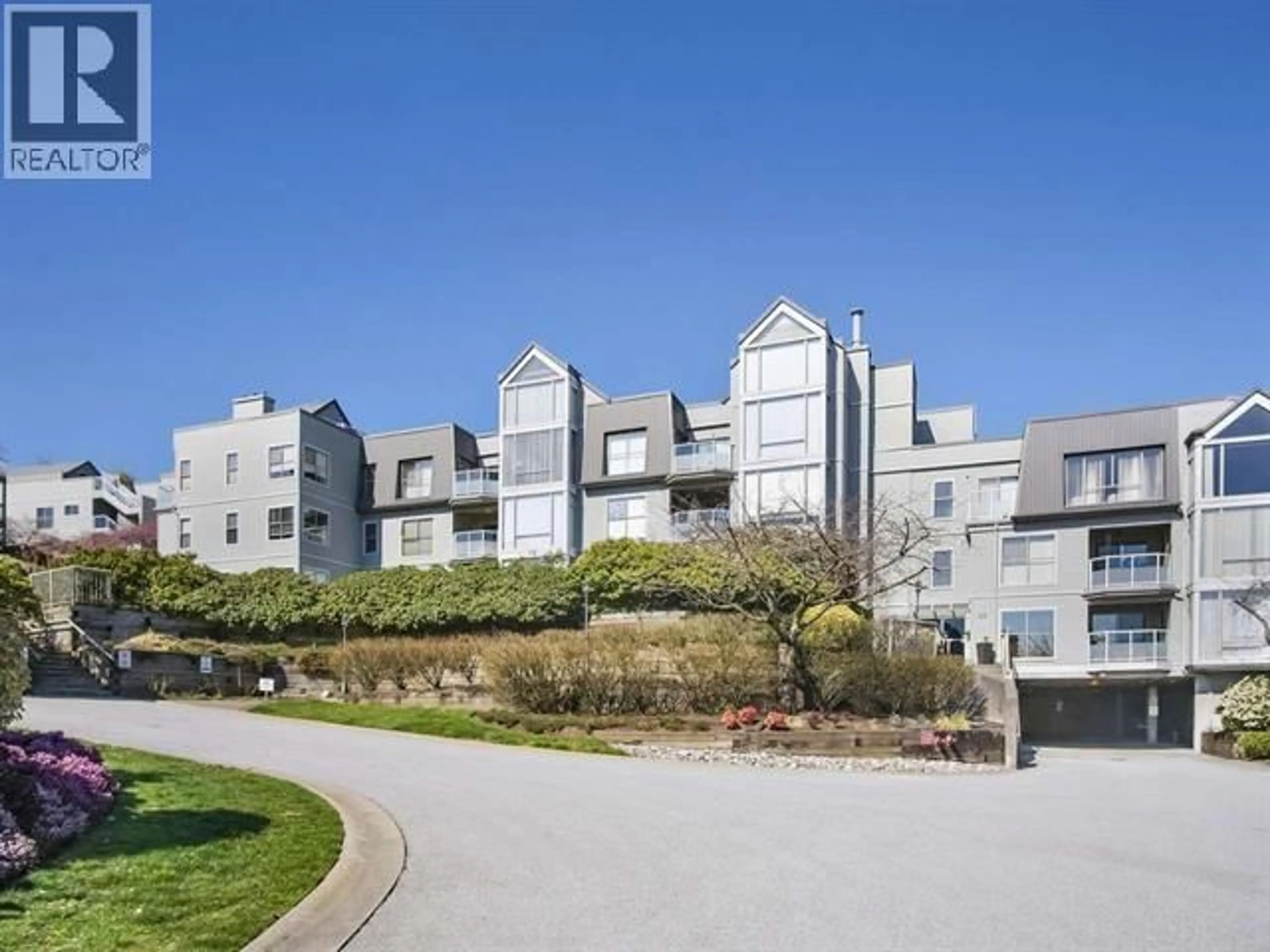 A pic from outside/outdoor area/front of a property/back of a property/a pic from drone, mountain view for 206 - 48 RICHMOND STREET, New Westminster British Columbia V3L5P4