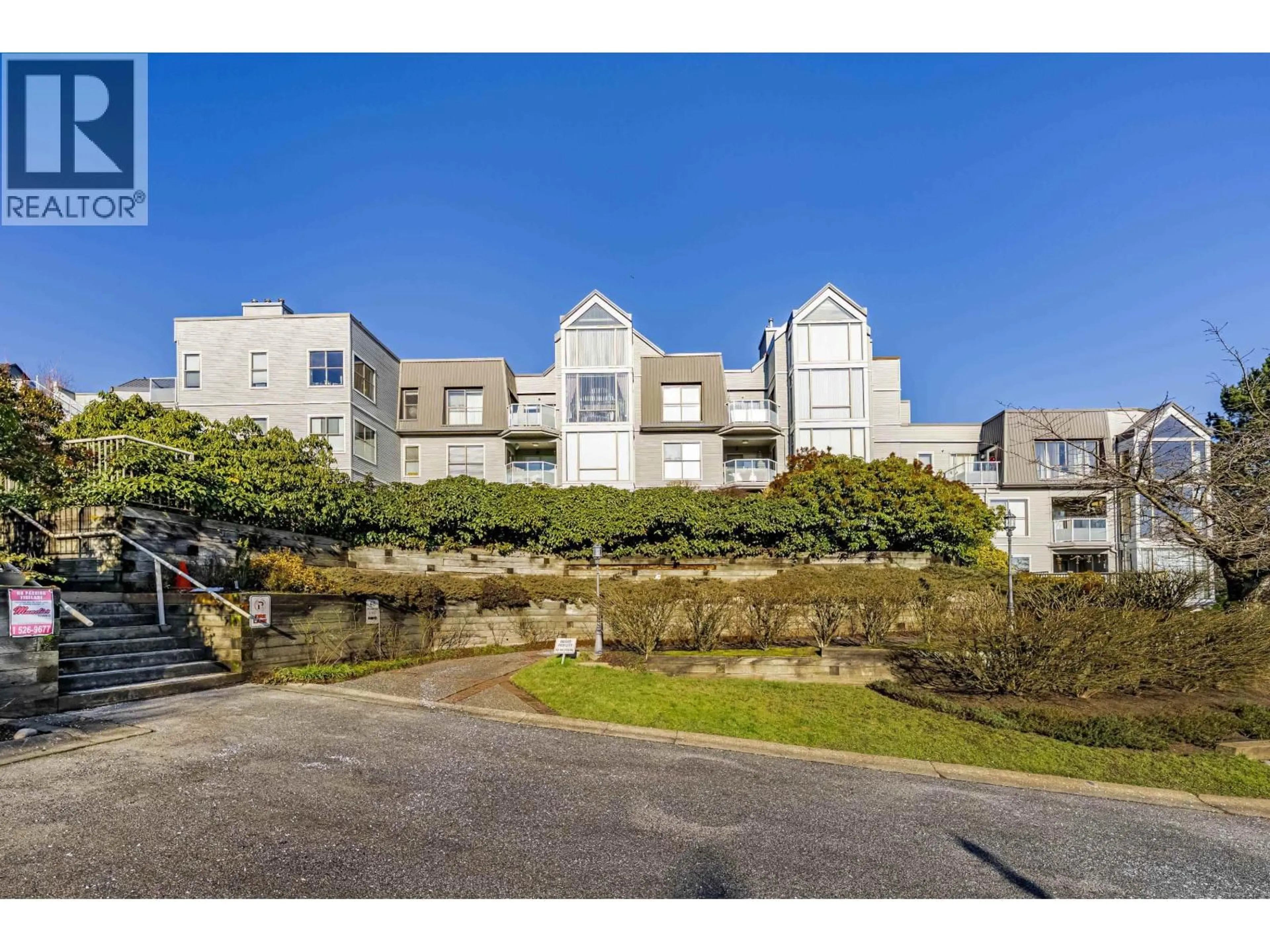 A pic from outside/outdoor area/front of a property/back of a property/a pic from drone, street for 206 - 48 RICHMOND STREET, New Westminster British Columbia V3L5P4