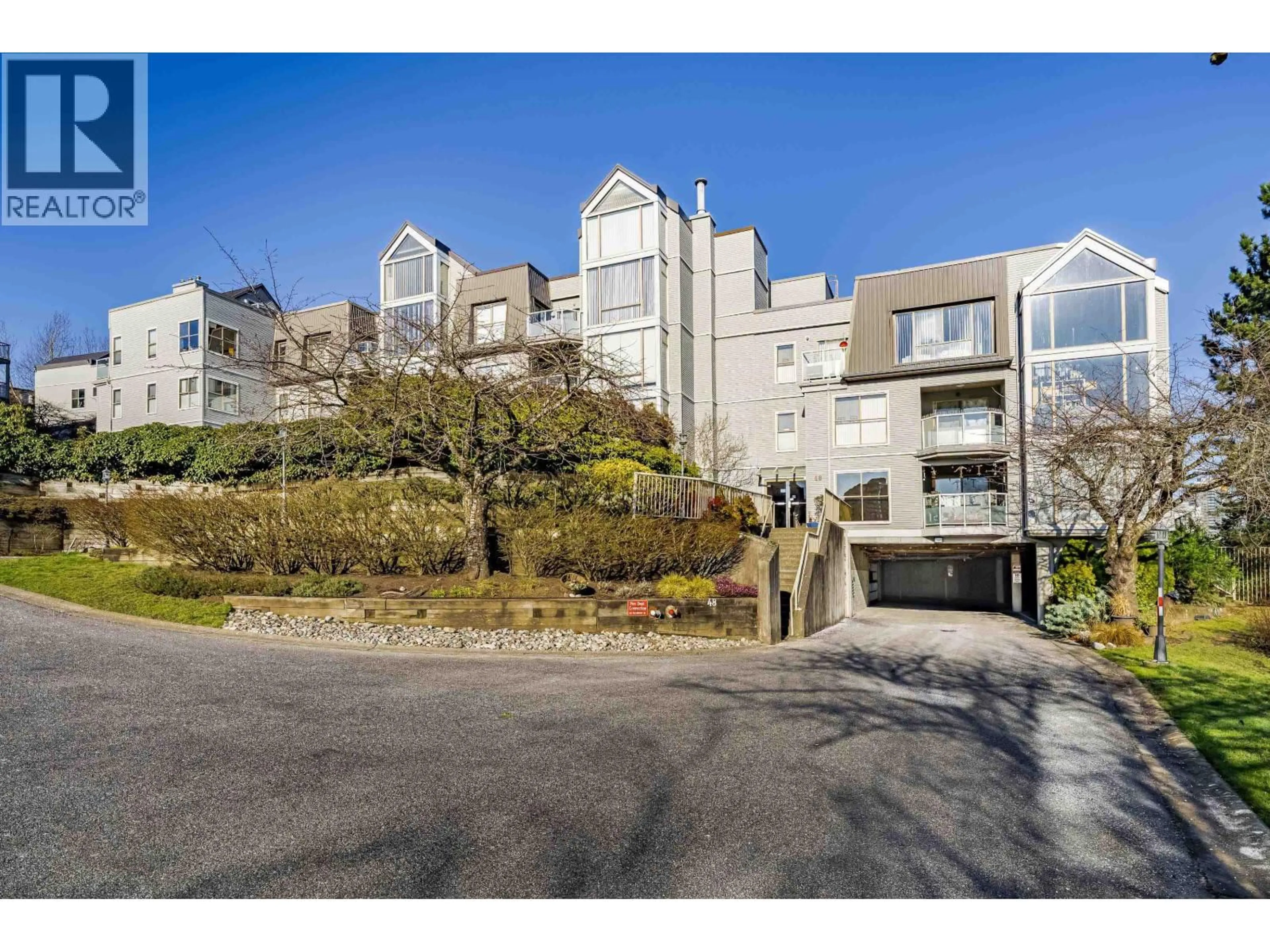 A pic from outside/outdoor area/front of a property/back of a property/a pic from drone, unknown for 206 - 48 RICHMOND STREET, New Westminster British Columbia V3L5P4