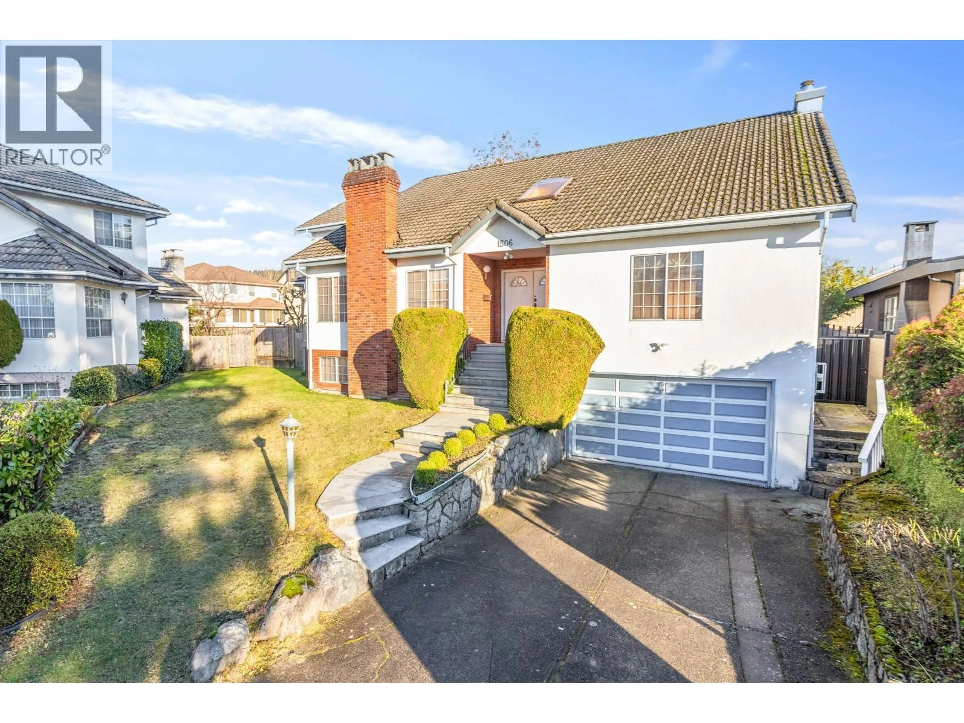 A pic from outside/outdoor area/front of a property/back of a property/a pic from drone, street for 1506 GILES PLACE, Burnaby British Columbia V5A3K6