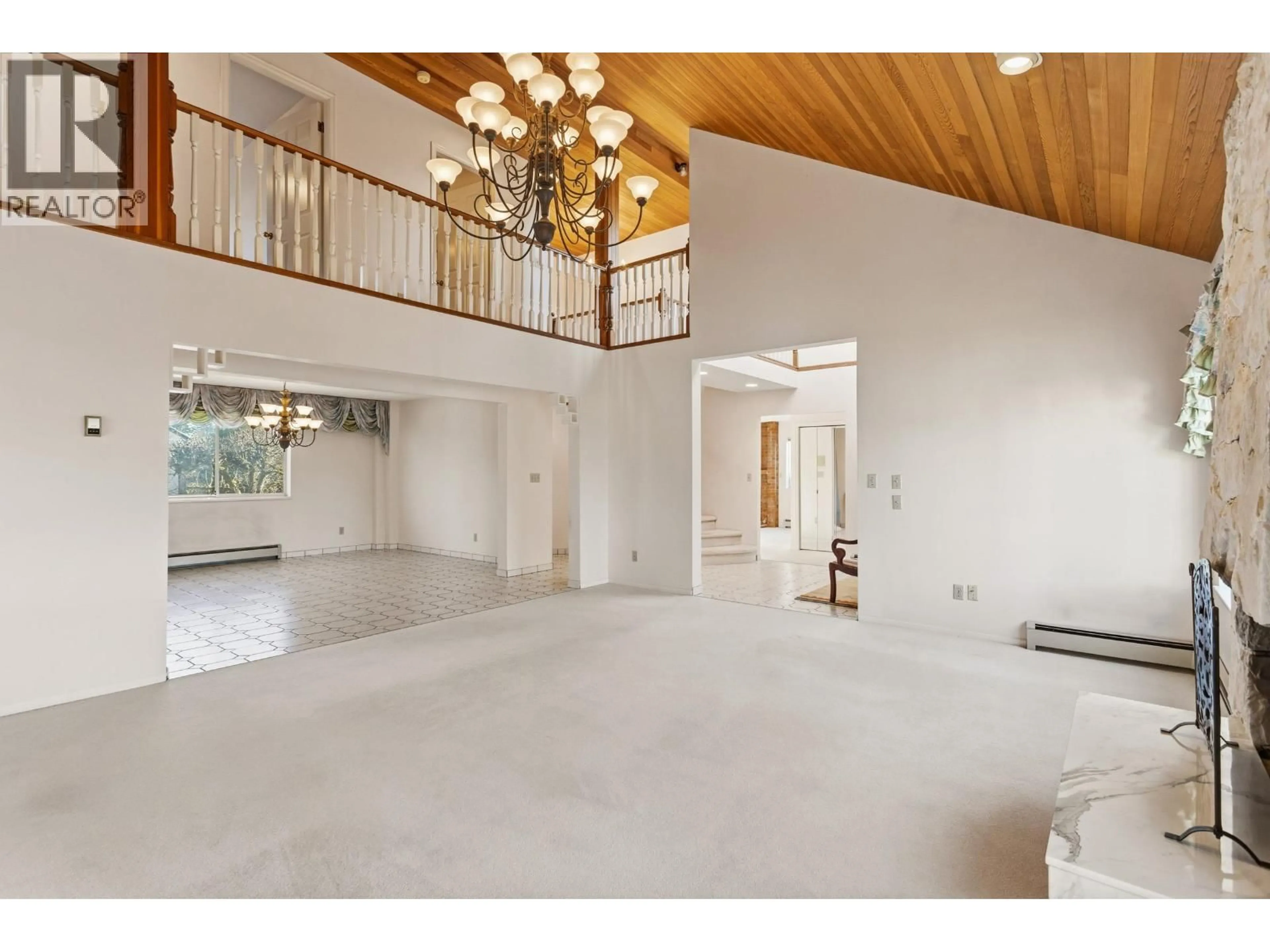 Indoor foyer for 1506 GILES PLACE, Burnaby British Columbia V5A3K6