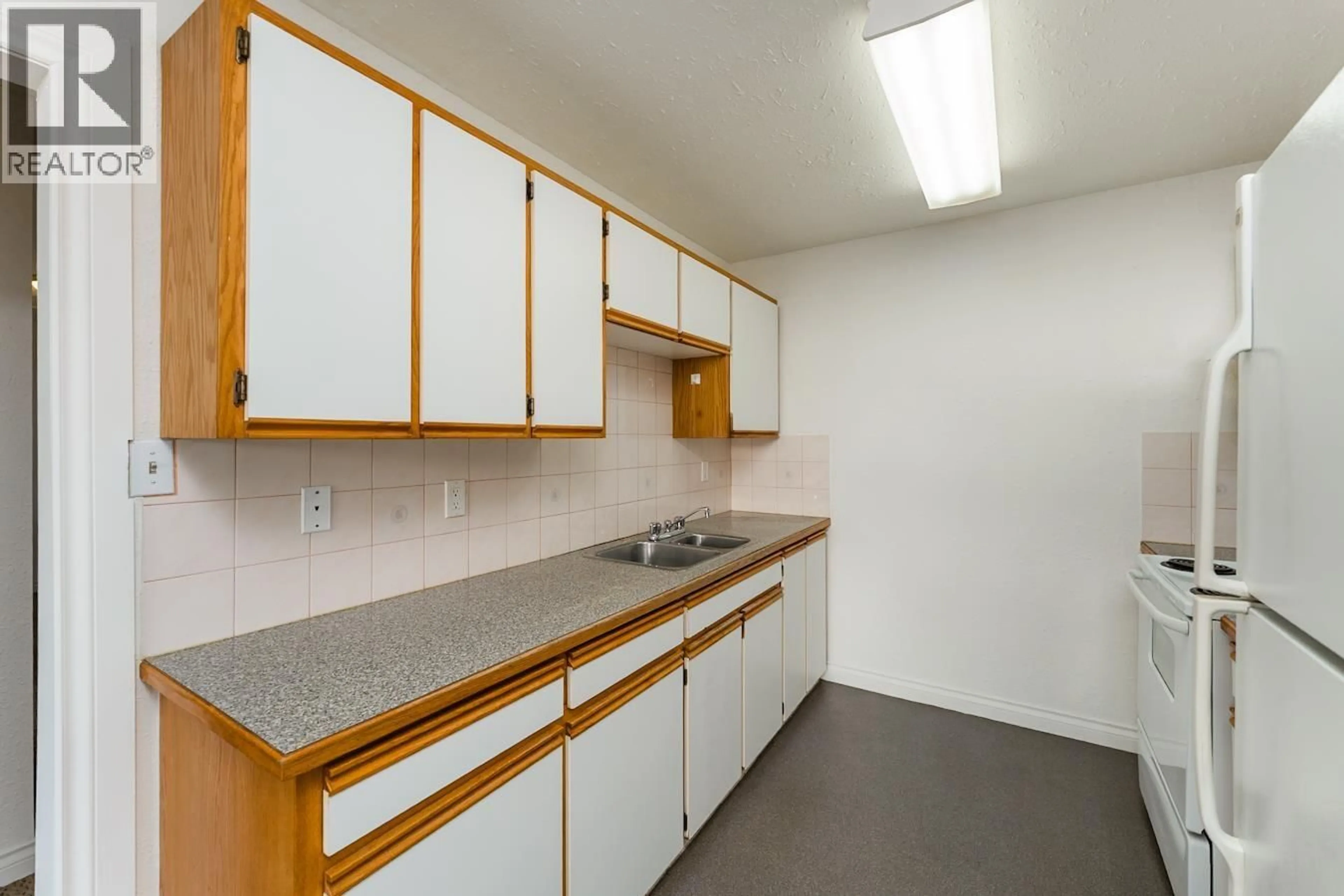 Standard kitchen, unknown for 2354 VICTORIA STREET, Prince George British Columbia V2L4Z5