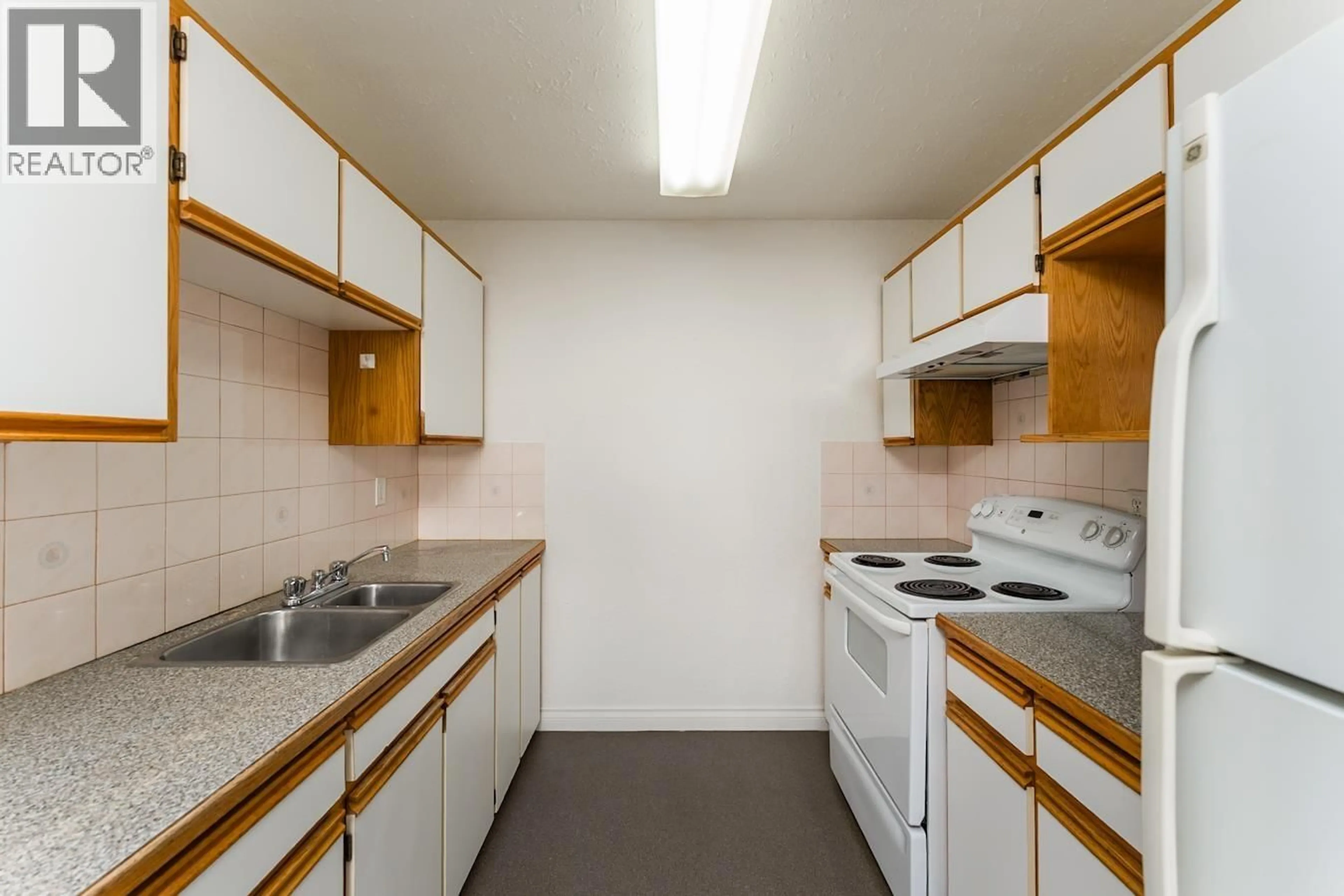Standard kitchen, unknown for 2354 VICTORIA STREET, Prince George British Columbia V2L4Z5