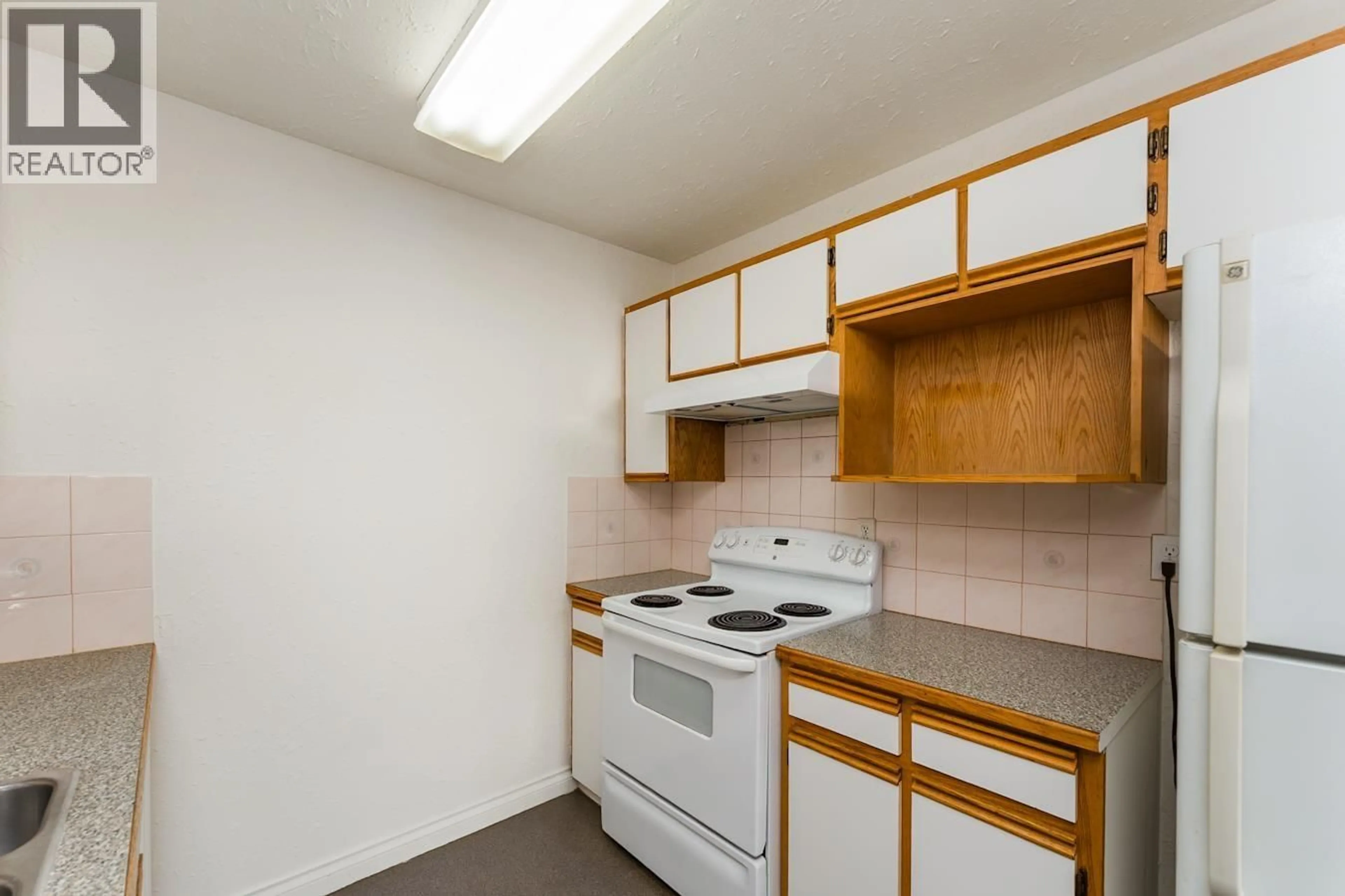 Standard kitchen, unknown for 2354 VICTORIA STREET, Prince George British Columbia V2L4Z5