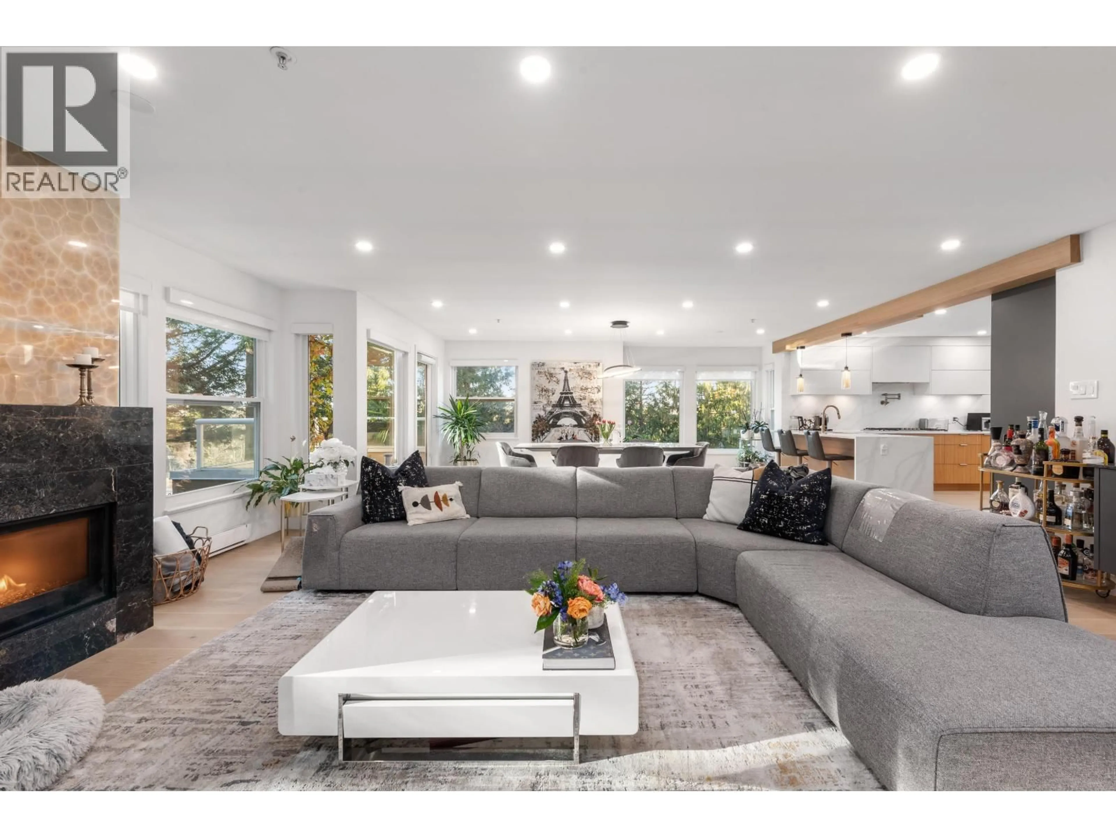 Living room with furniture, unknown for 11 - 2425 EDGEMONT BOULEVARD, North Vancouver British Columbia V7P2L2