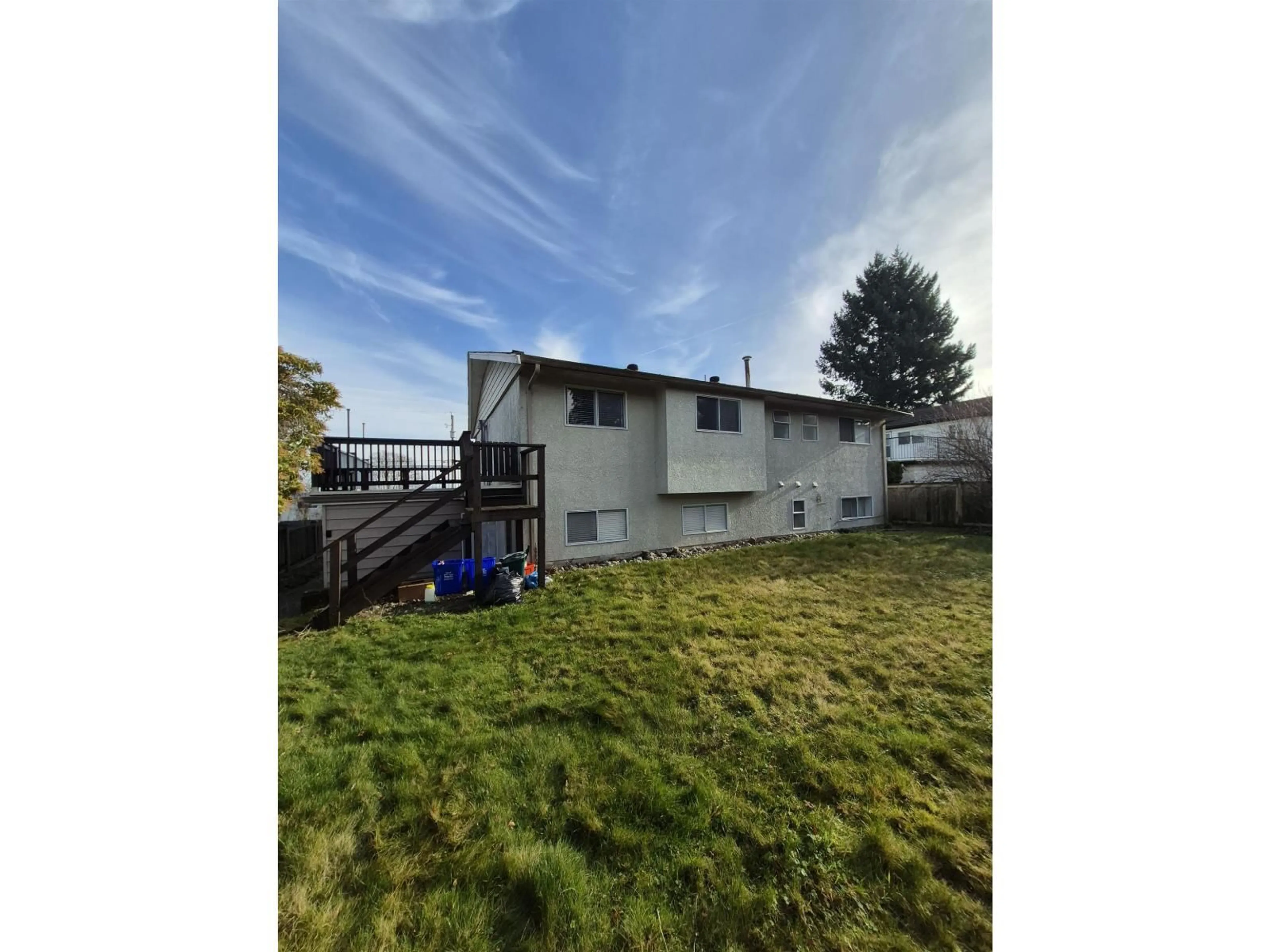 A pic from outside/outdoor area/front of a property/back of a property/a pic from drone, building for 1341 PARKER STREET, White Rock British Columbia V4B4S4