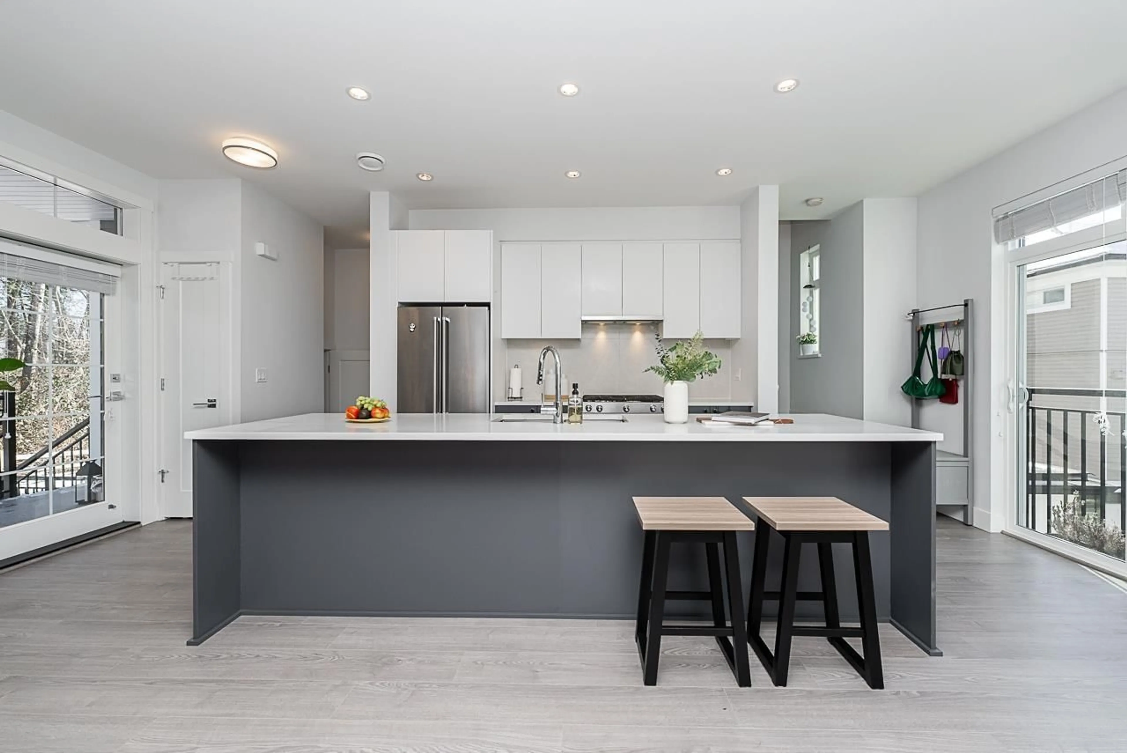 Contemporary kitchen, unknown for 47 - 2070 OAK MEADOWS DRIVE, Surrey British Columbia V3Z1J1