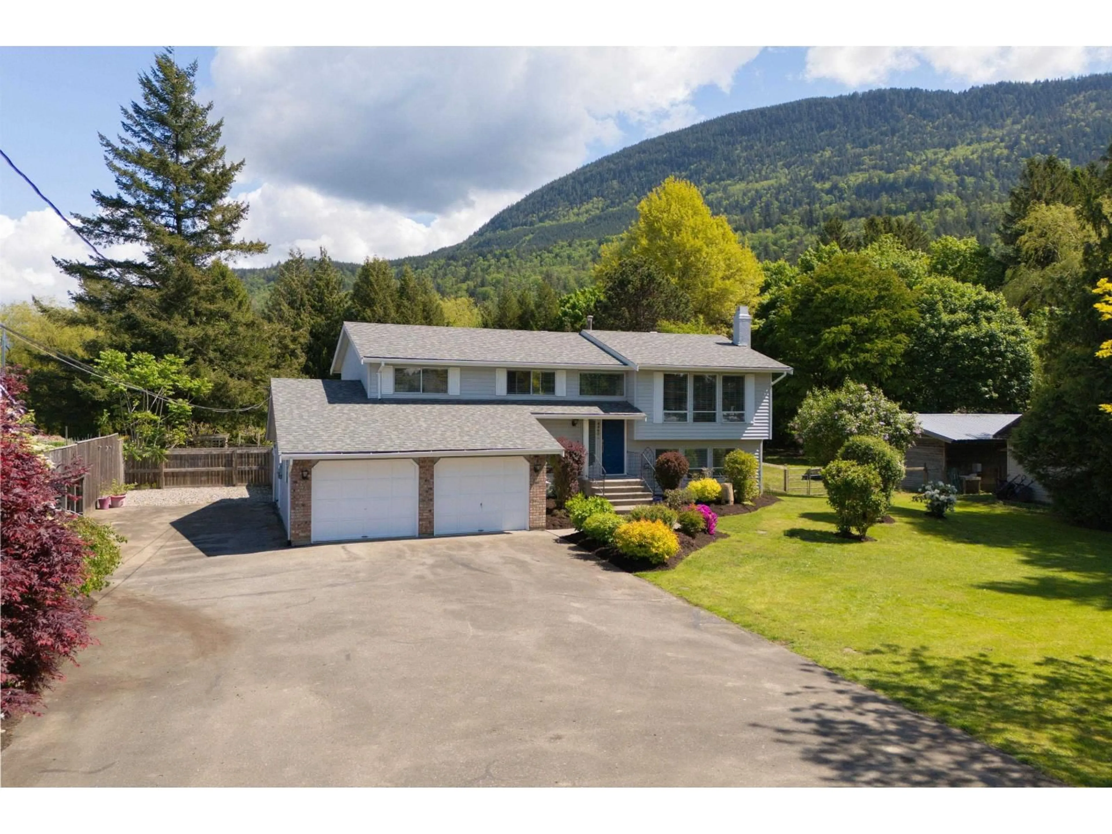 A pic from outside/outdoor area/front of a property/back of a property/a pic from drone, mountain view for 4440 WILSON ROAD, Yarrow British Columbia V2R5C5