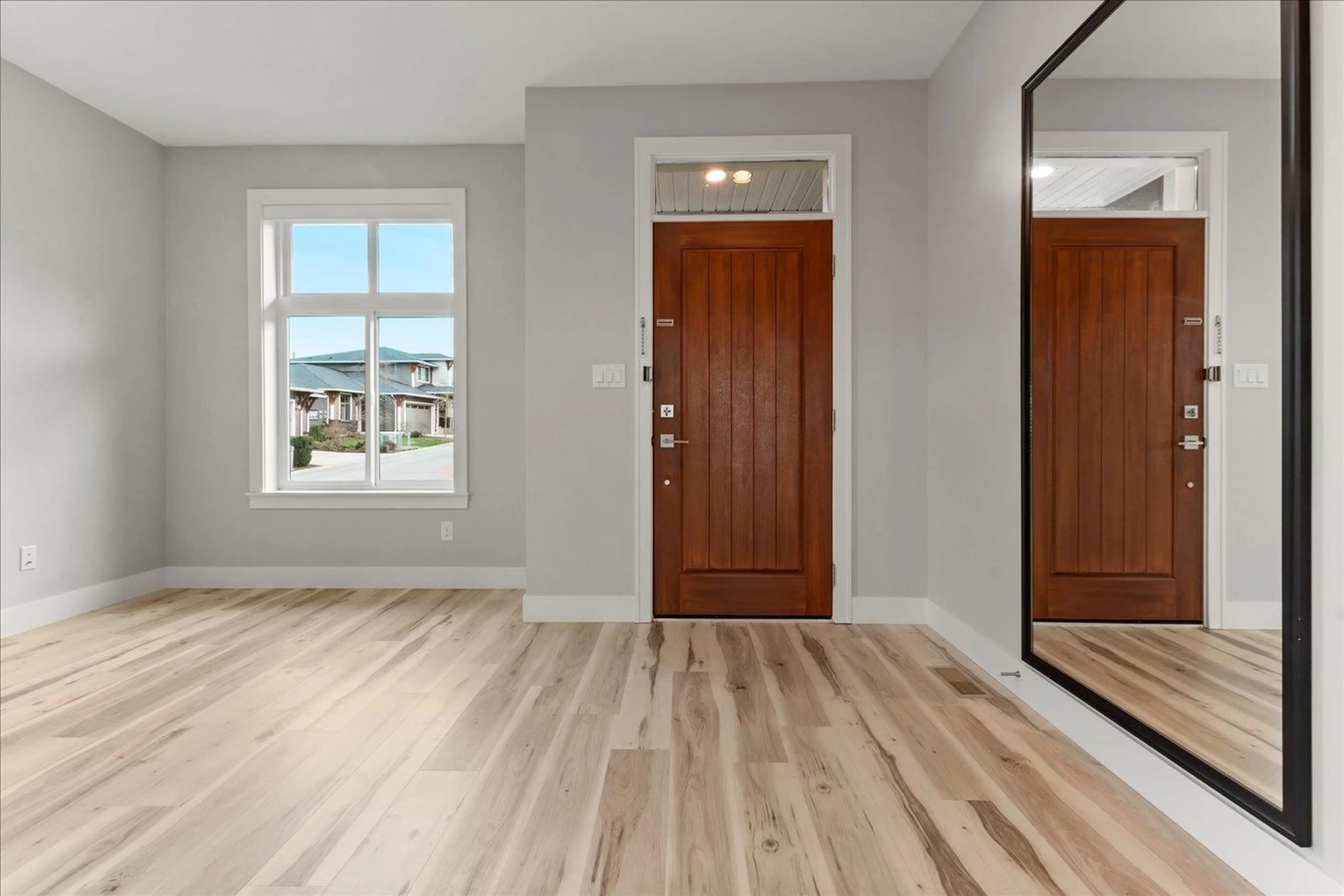 Indoor entryway for 57 - 43685 CHILLIWACK MOUNTAIN ROAD, Chilliwack British Columbia V2R0X5