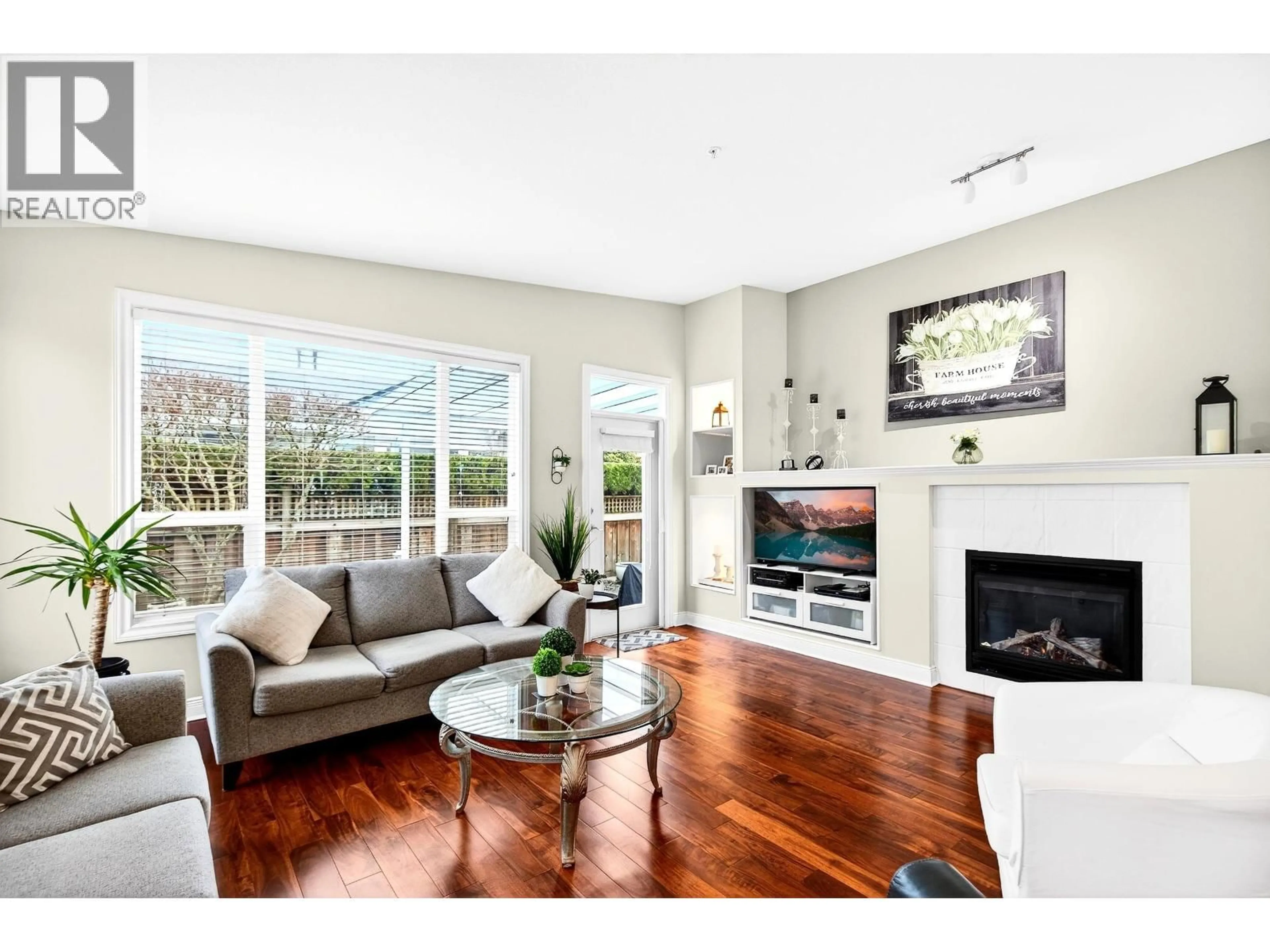 Living room with furniture, wood/laminate floor for 154 - 19639 MEADOW GARDENS WAY, Pitt Meadows British Columbia V3Y2T5