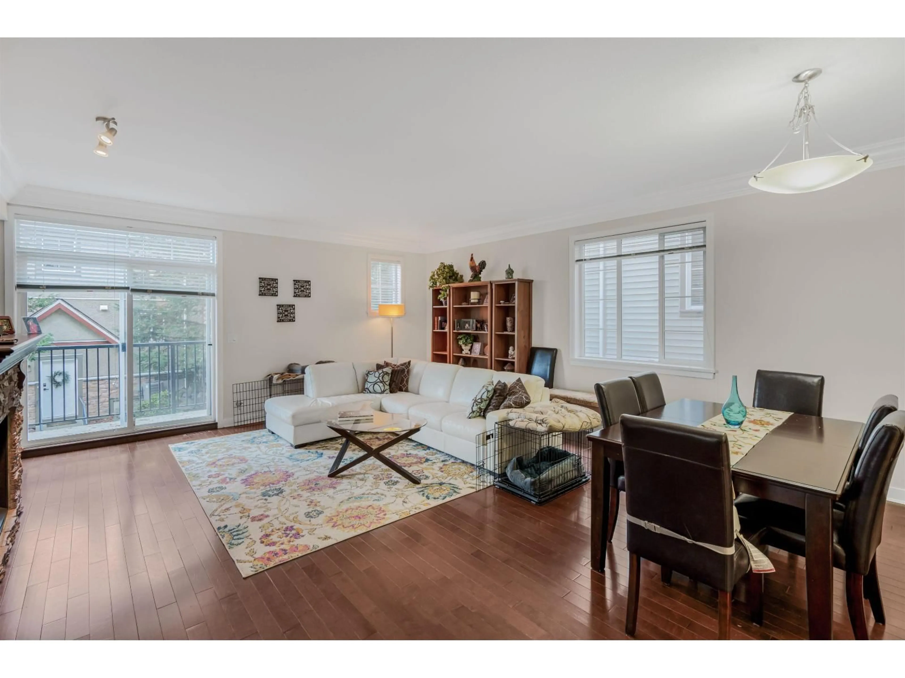 Living room with furniture, wood/laminate floor for 33 - 35626 MCKEE ROAD, Abbotsford British Columbia V3G2L6