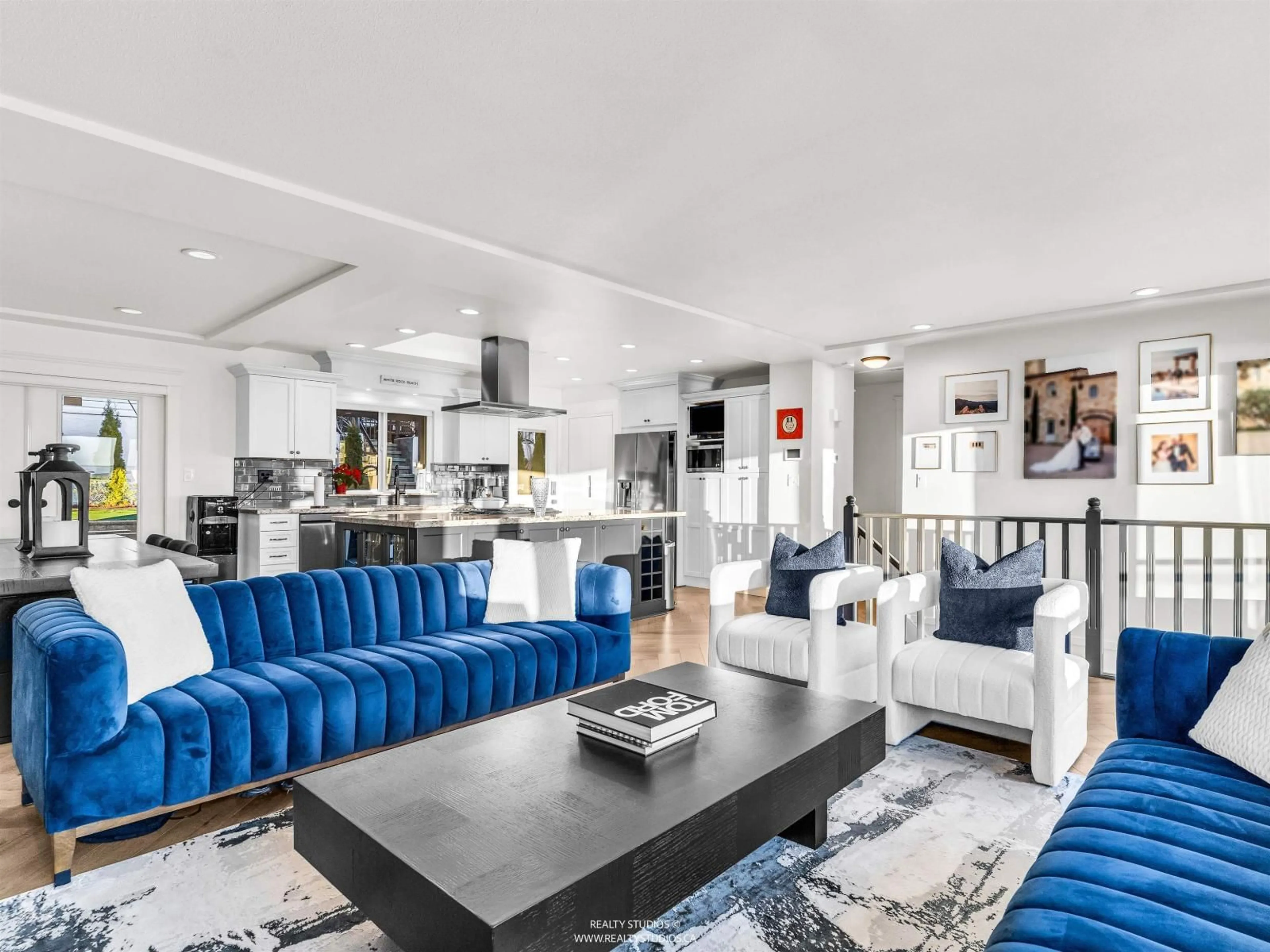 Living room with furniture, unknown for 15383 COLUMBIA AVENUE, White Rock British Columbia V4B1K1