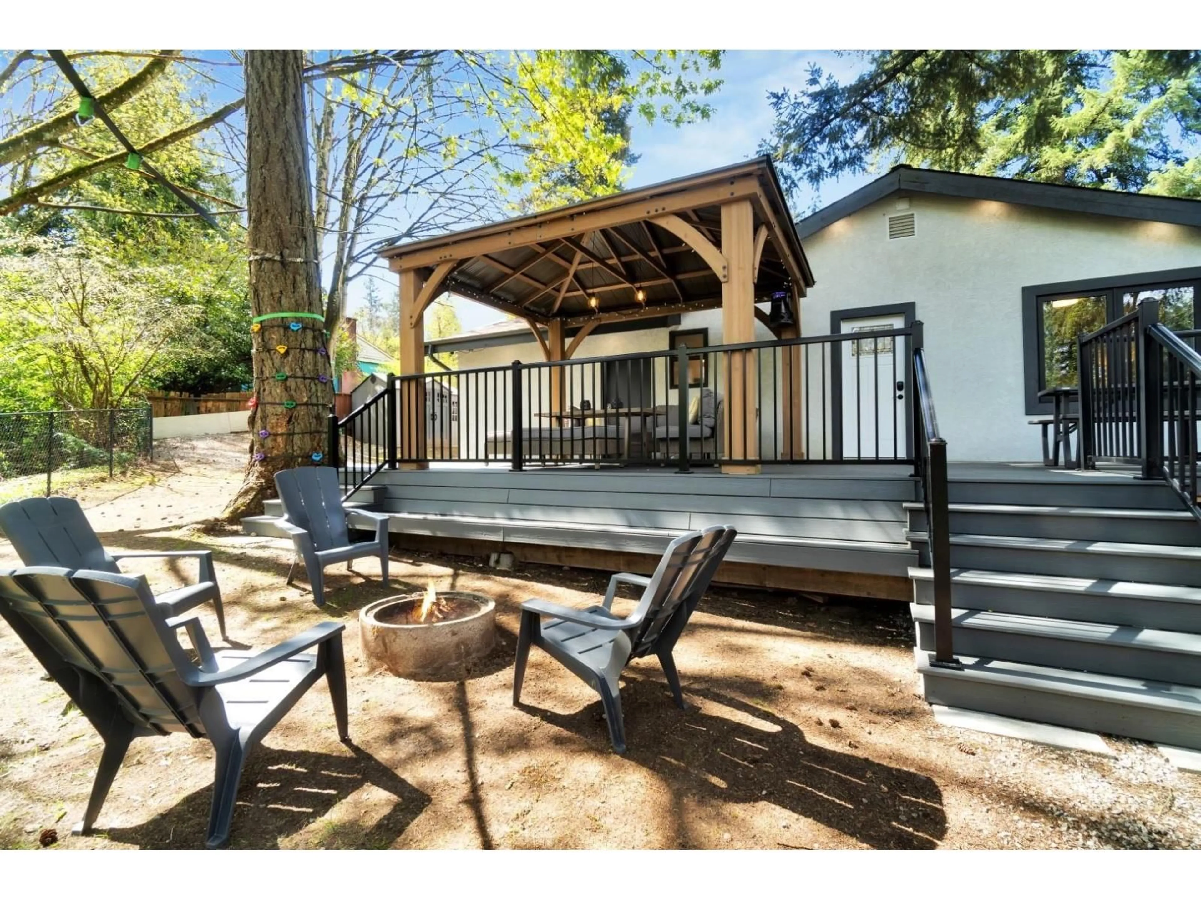 Patio, unknown for 11426 141A STREET, Surrey British Columbia V3R3K2