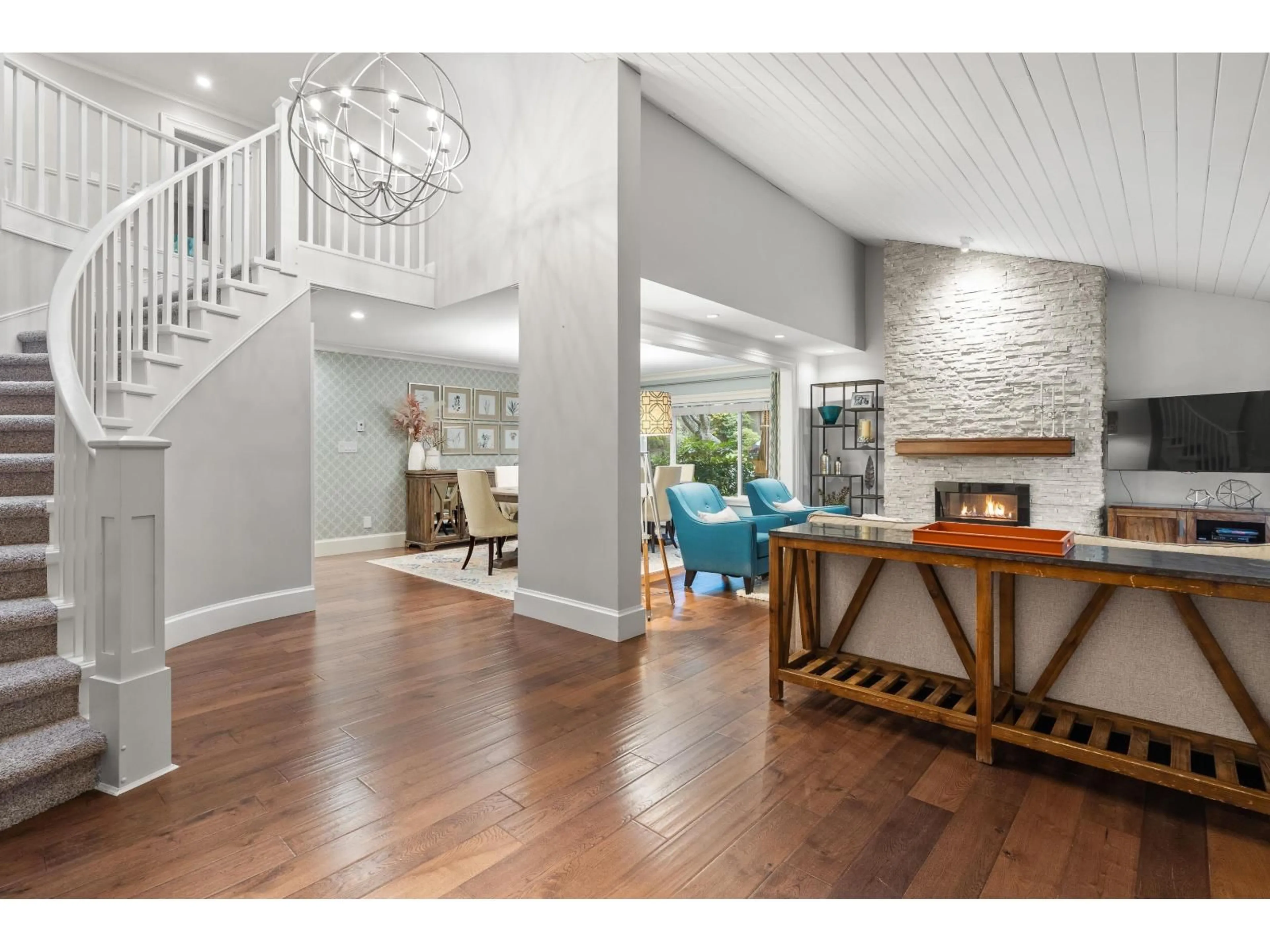 Indoor entryway for 1669 133A STREET, Surrey British Columbia V4A6H5