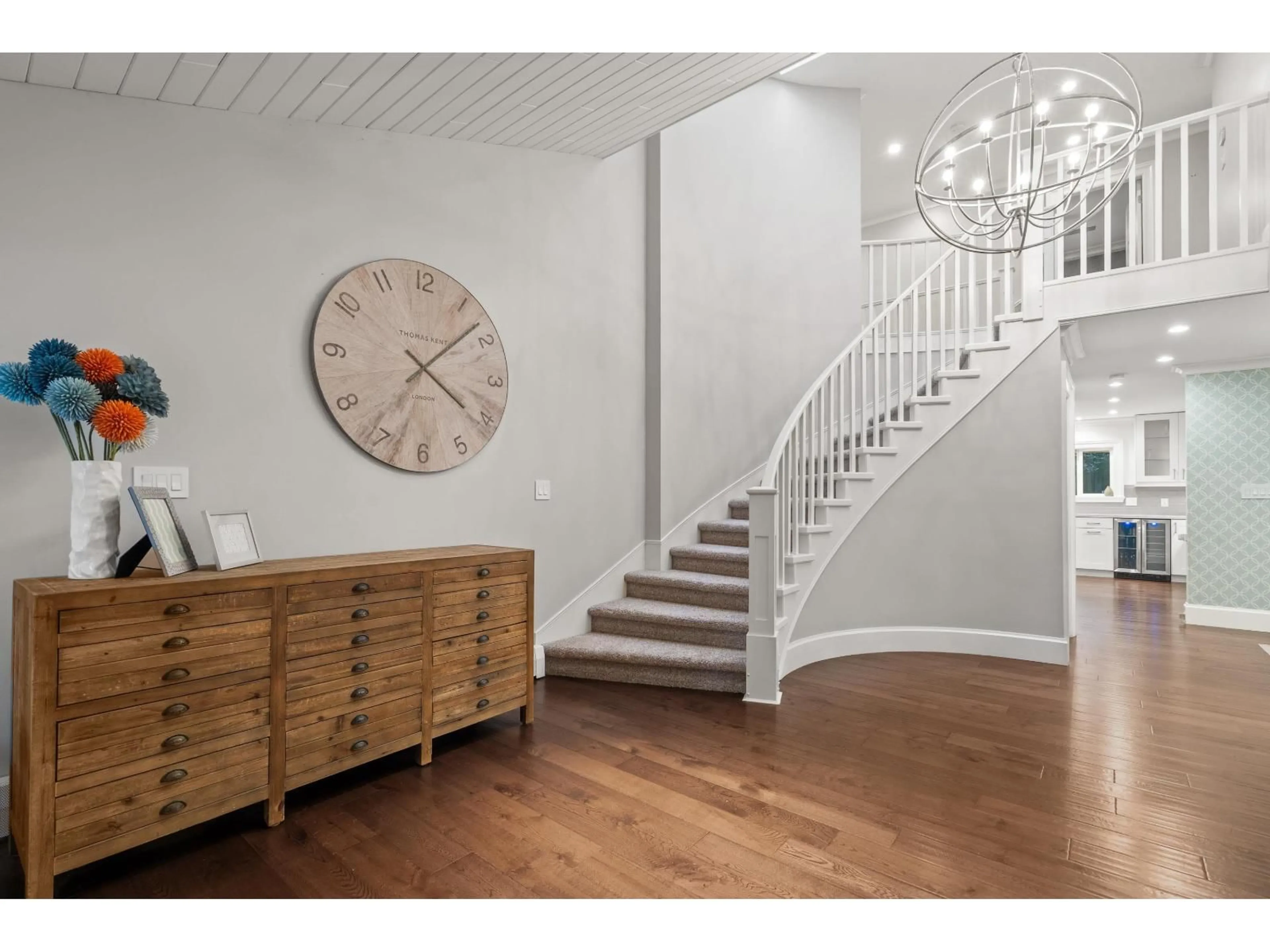 Indoor entryway for 1669 133A STREET, Surrey British Columbia V4A6H5