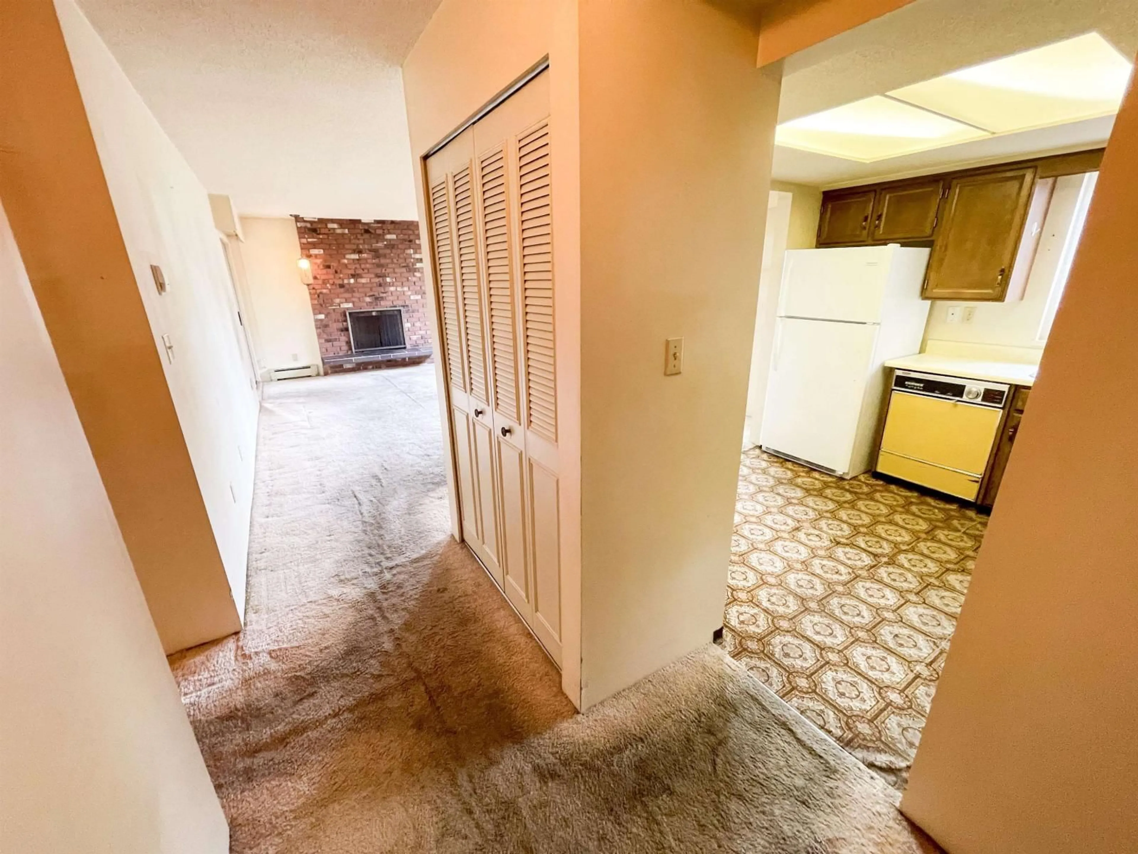 Unknown for 203 - 1368 FOSTER STREET, White Rock British Columbia V4B3X4