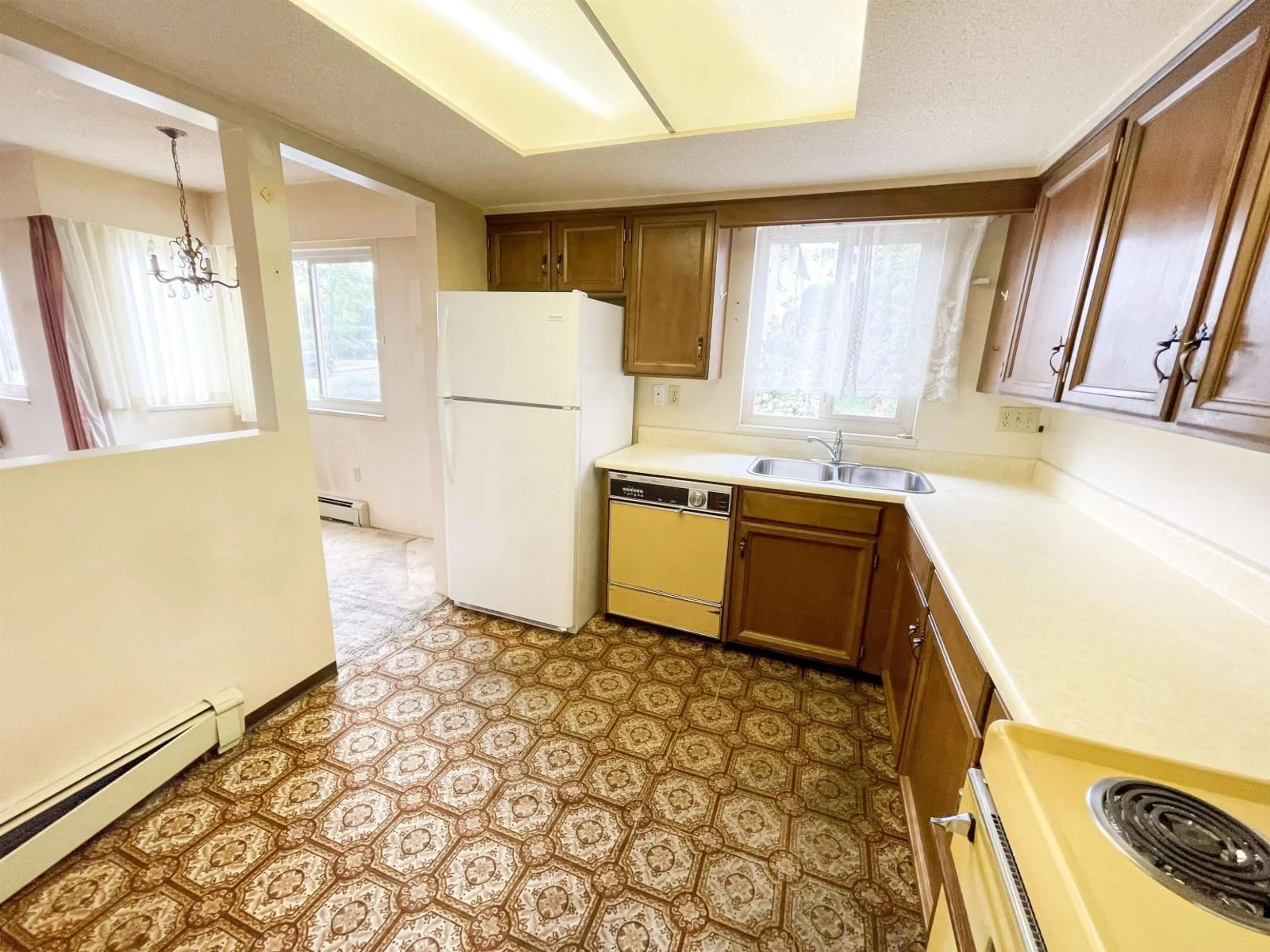 Standard kitchen, unknown for 203 - 1368 FOSTER STREET, White Rock British Columbia V4B3X4