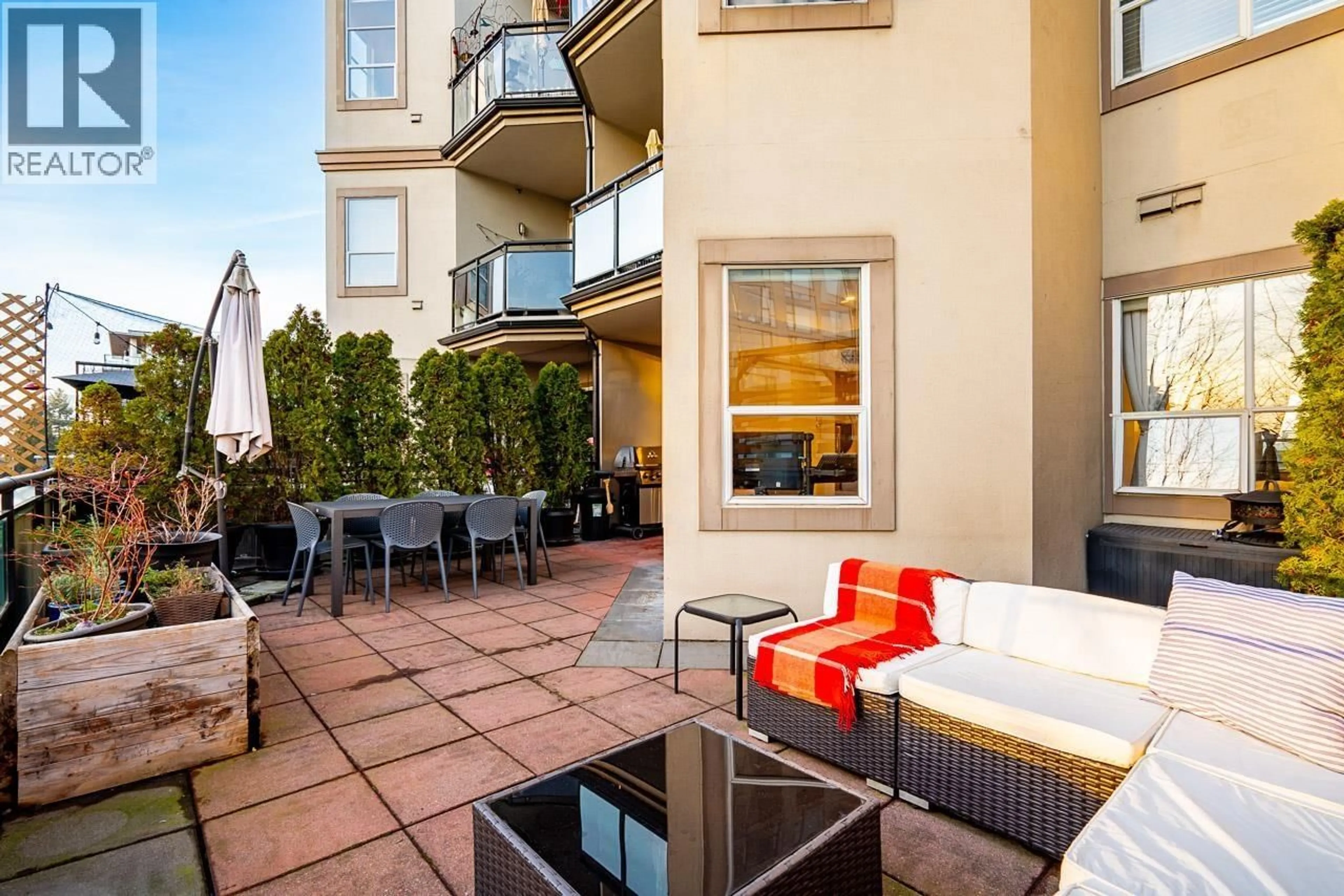 Patio, street for 202 - 131 3RD STREET, North Vancouver British Columbia V7M1E7