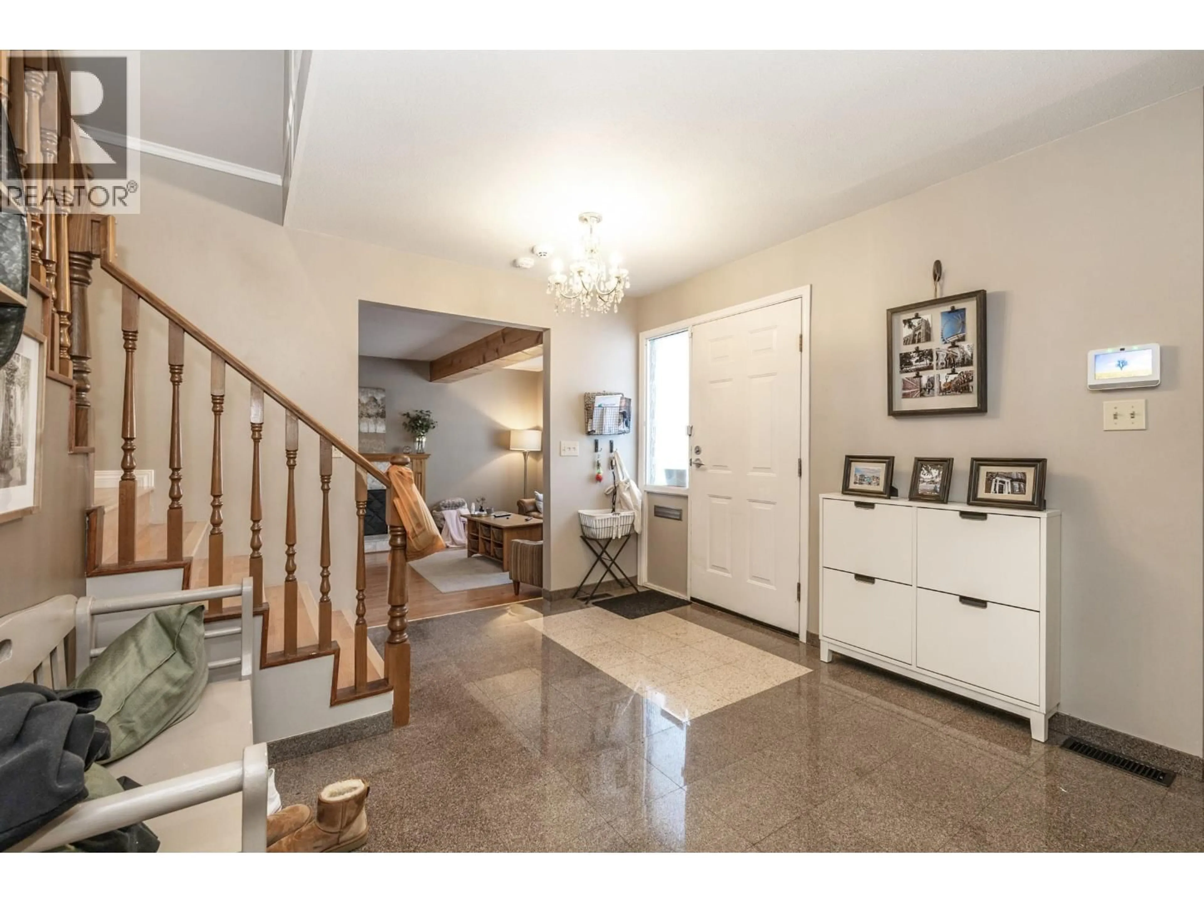 Indoor foyer for 2210 DAWES HILL ROAD, Coquitlam British Columbia V3K1N3