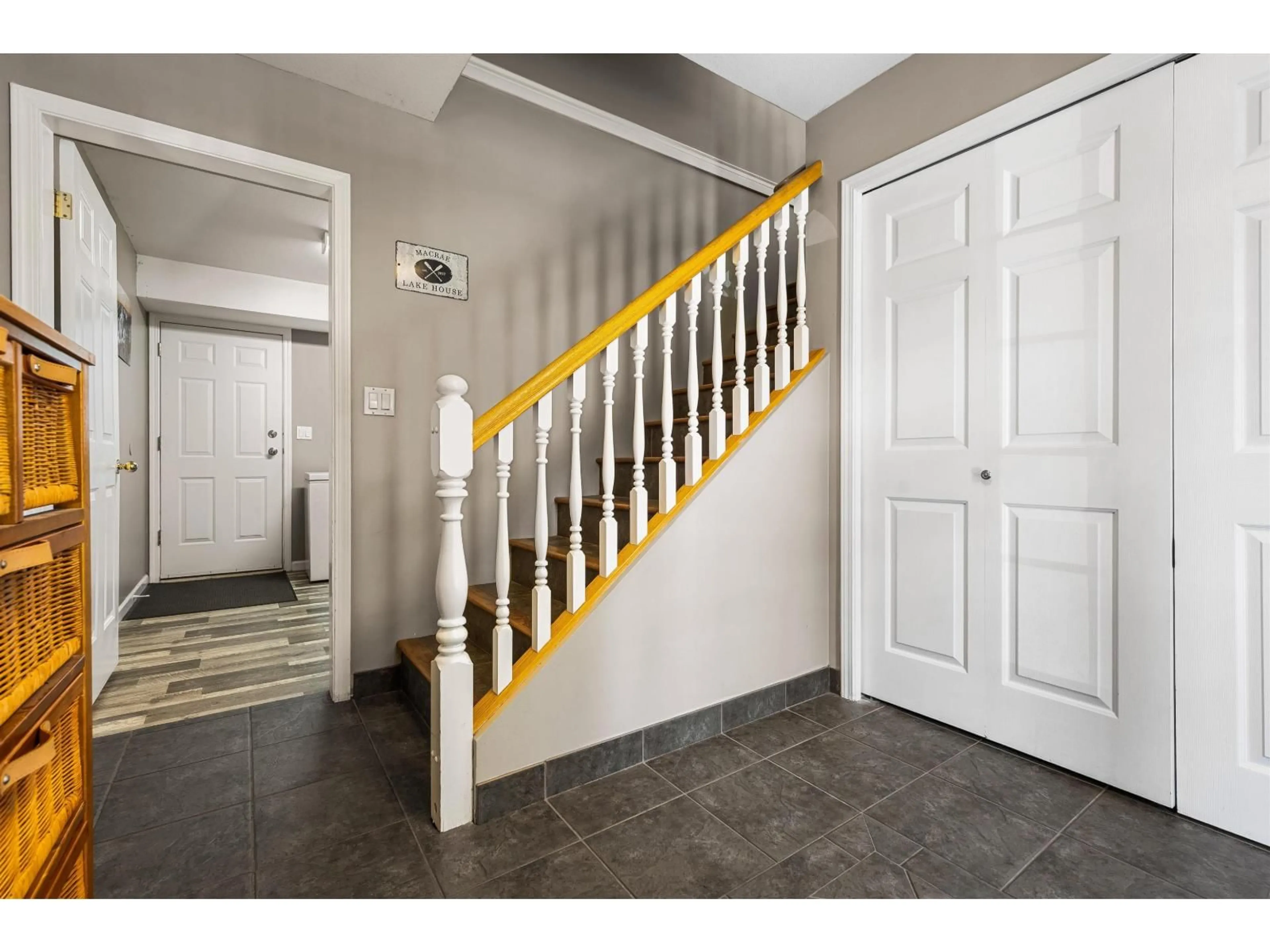 Unknown for 200 LAKESHORE DRIVE, Cultus Lake British Columbia V2R5A1