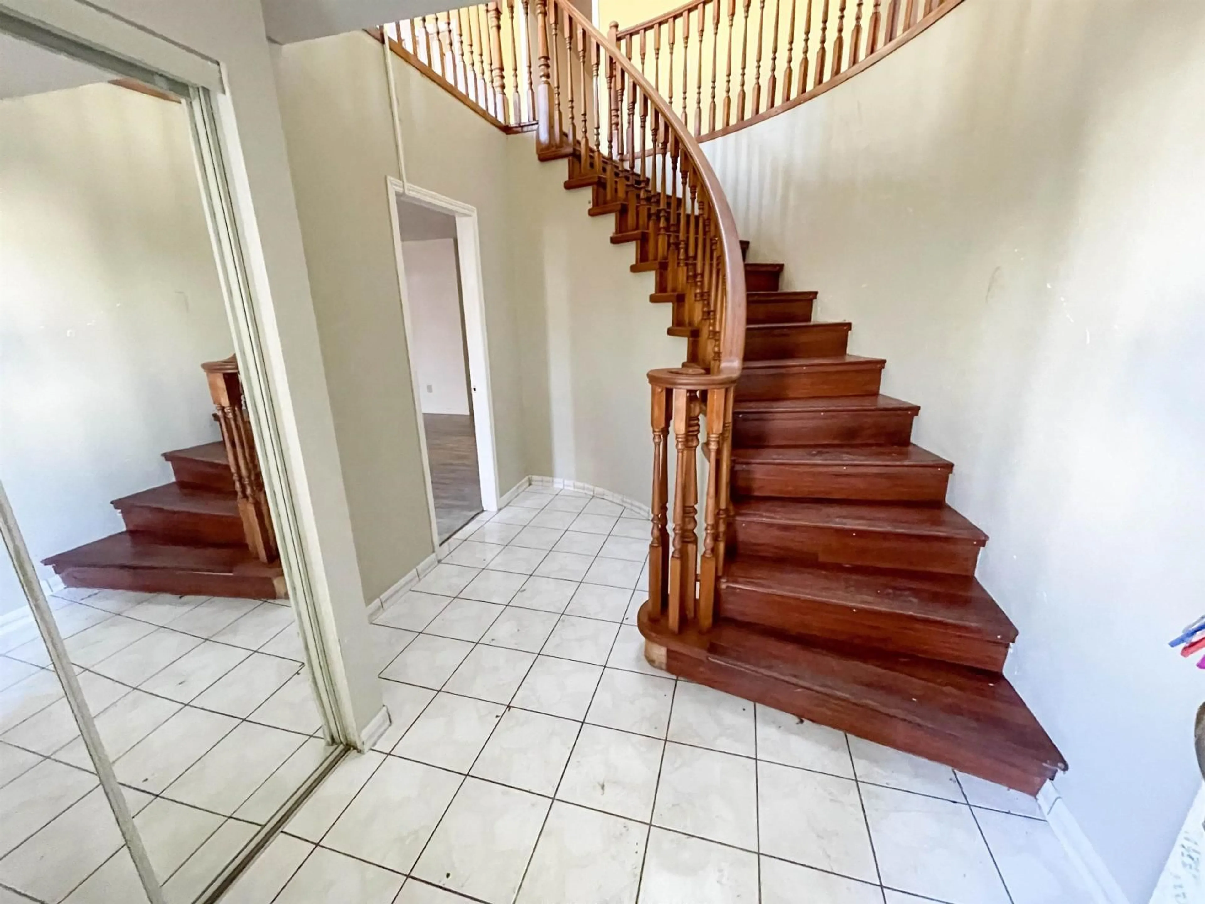 Stairs for 12476 75A AVENUE, Surrey British Columbia V3W0M3