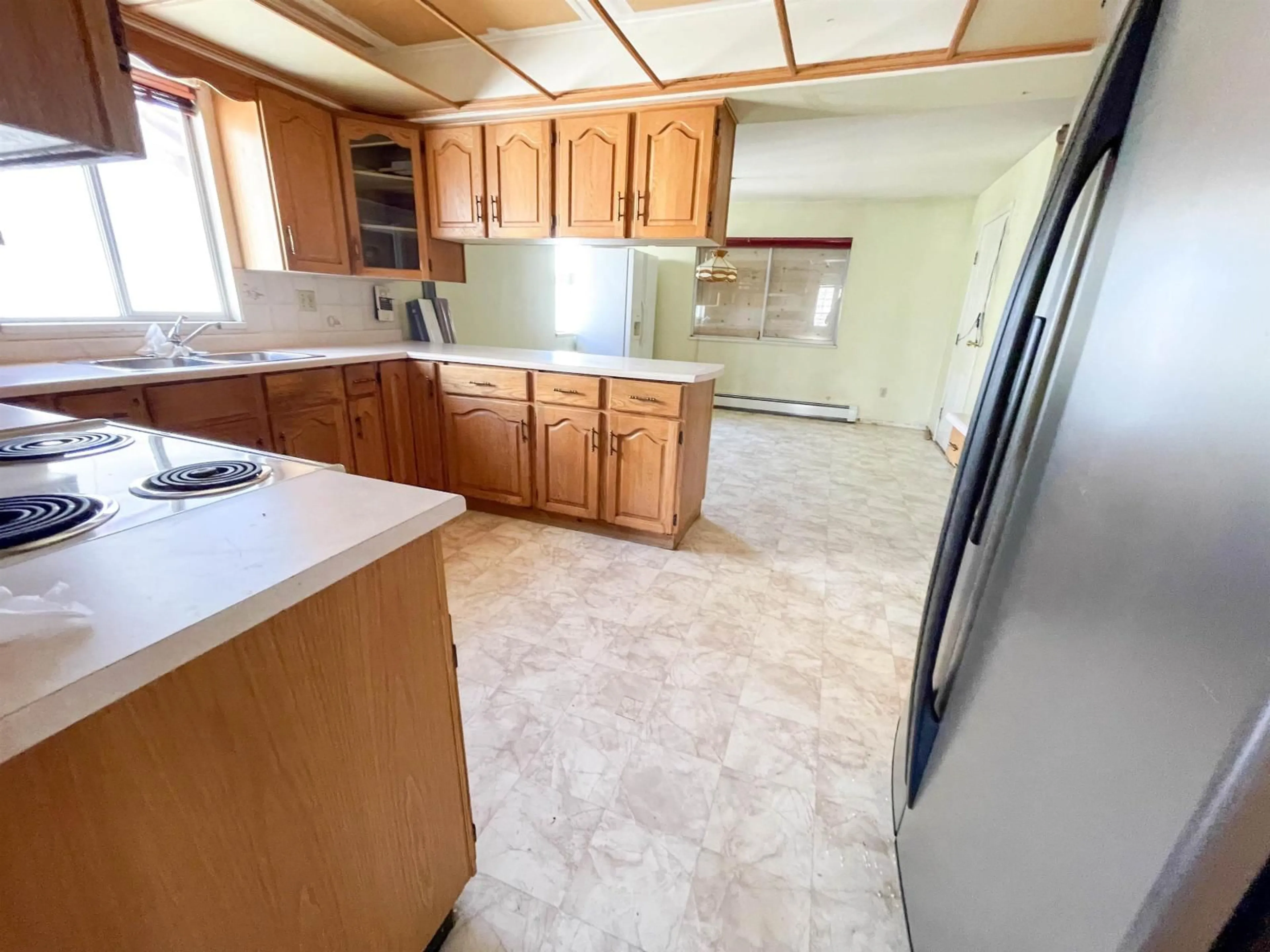 Standard kitchen, unknown for 12476 75A AVENUE, Surrey British Columbia V3W0M3