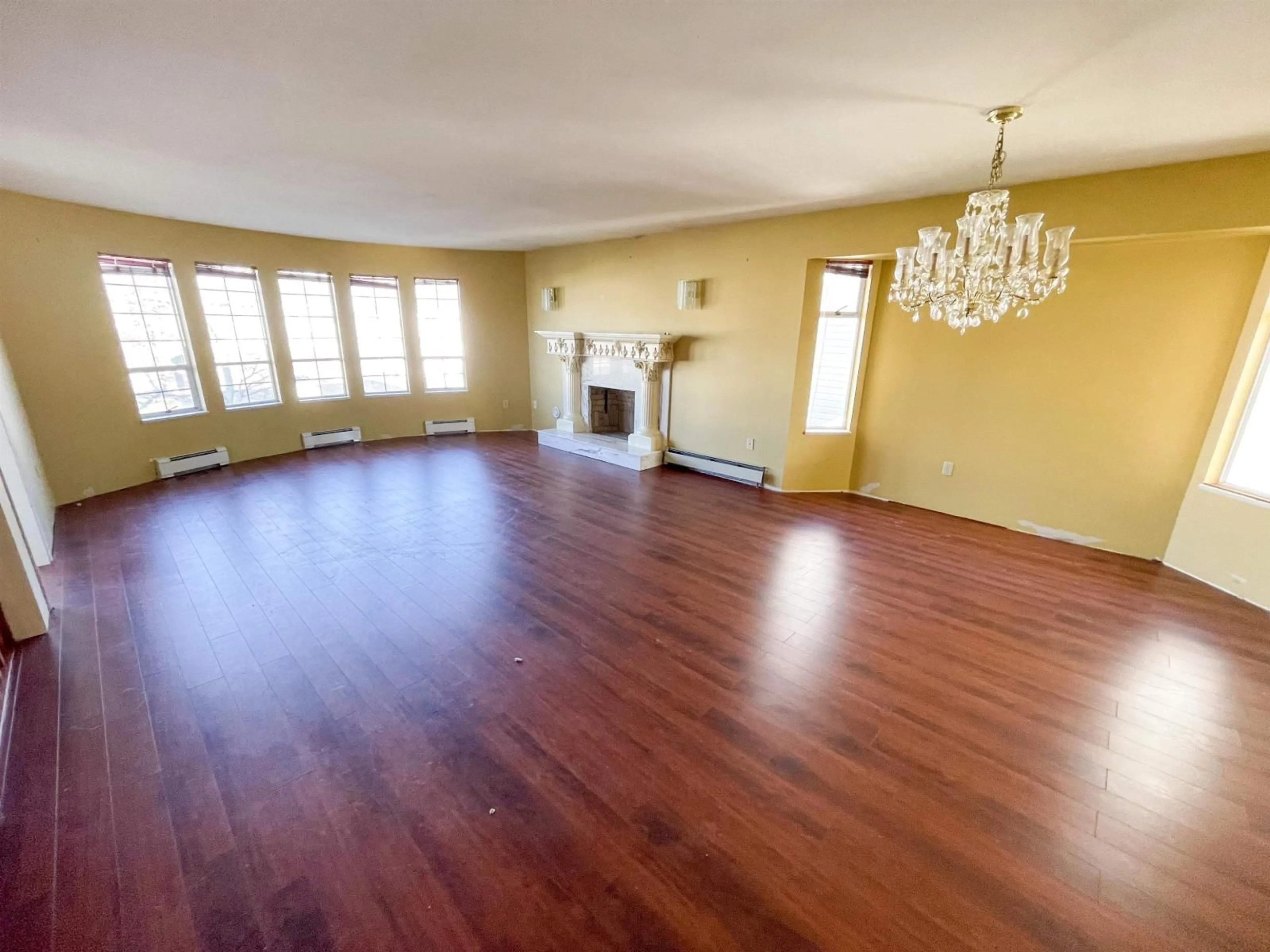 A pic of a room for 12476 75A AVENUE, Surrey British Columbia V3W0M3