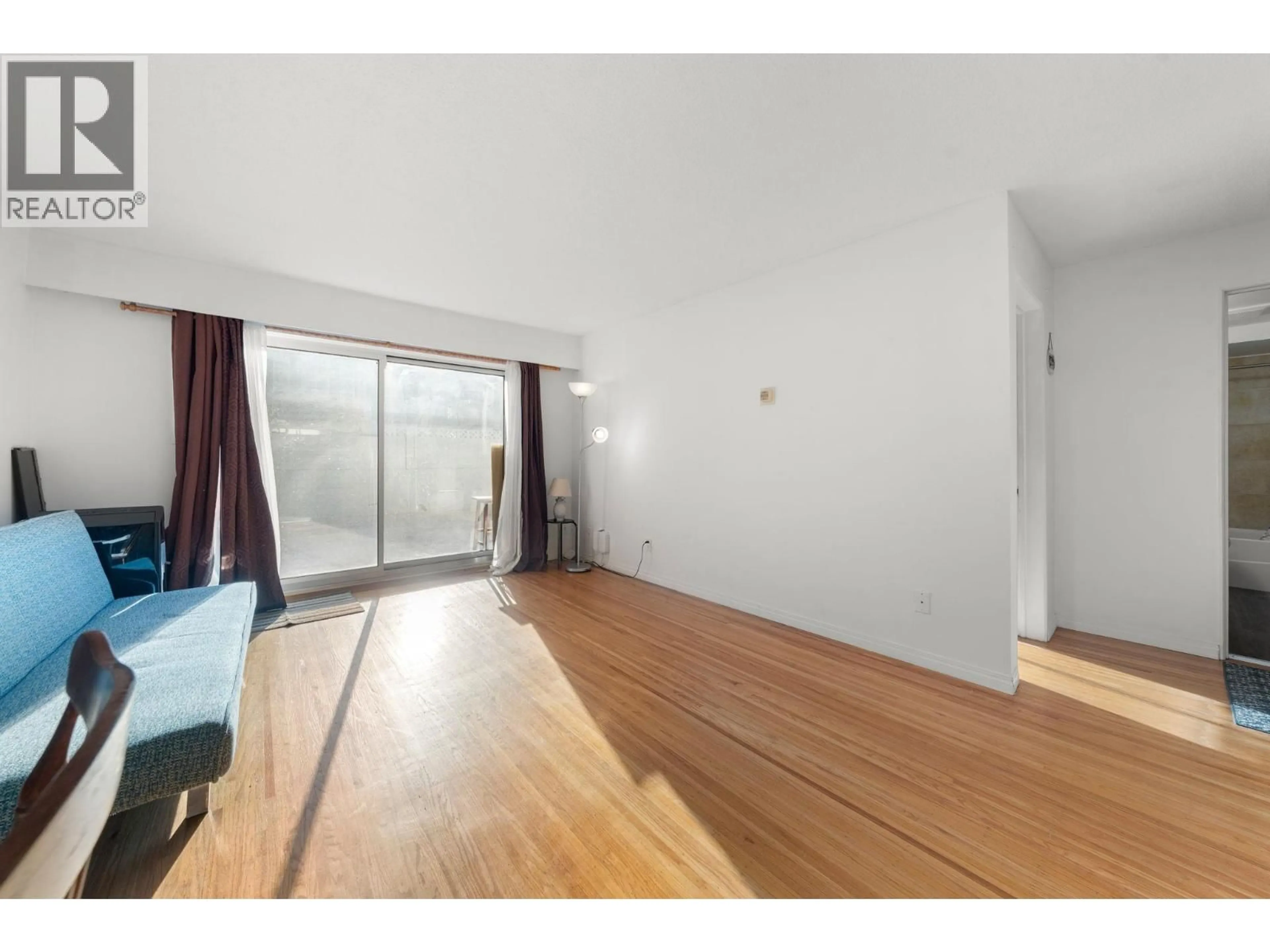 A pic of a room for 3 - 135 21ST STREET, North Vancouver British Columbia V7M1Z2