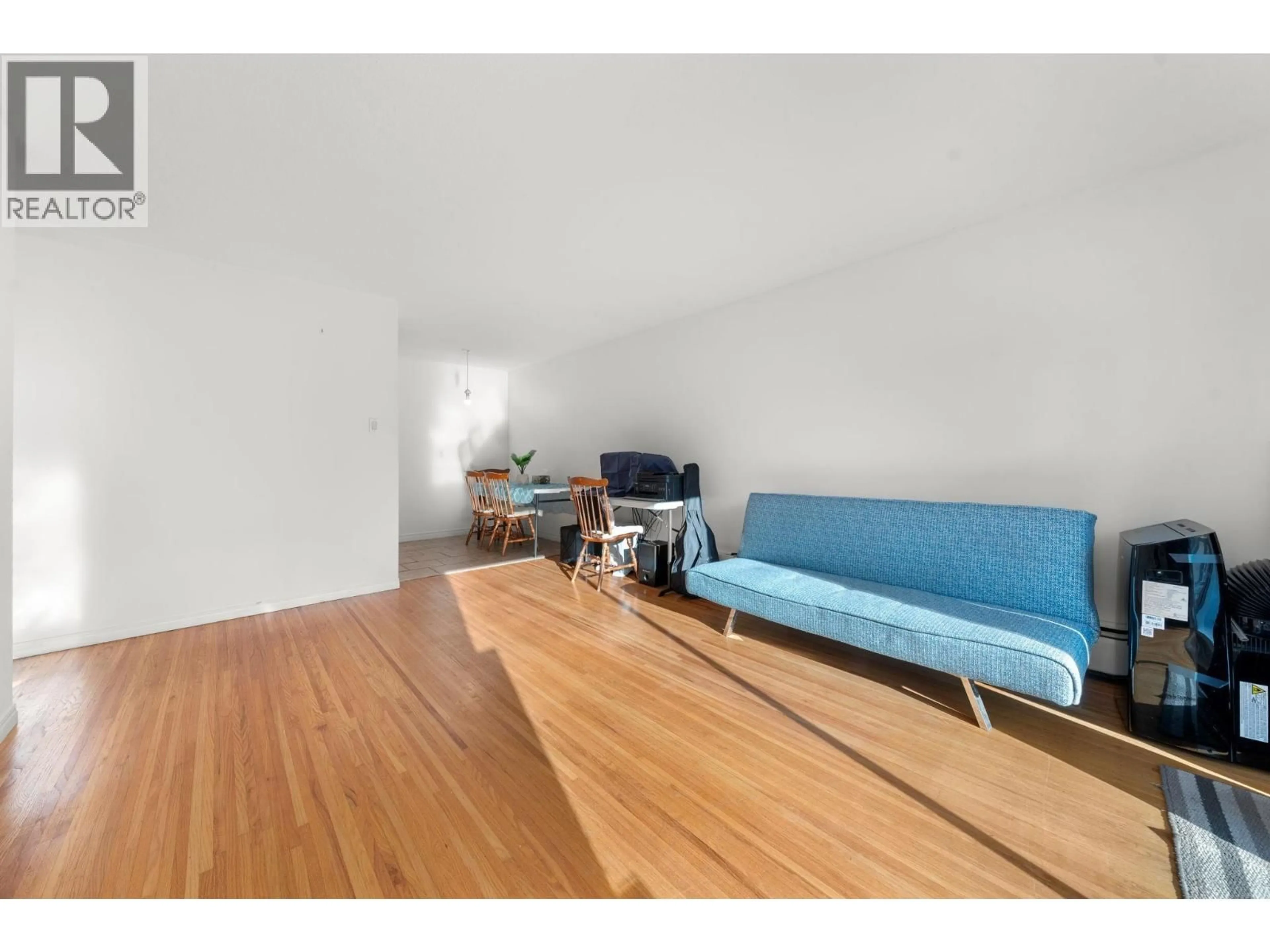 A pic of a room for 3 - 135 21ST STREET, North Vancouver British Columbia V7M1Z2