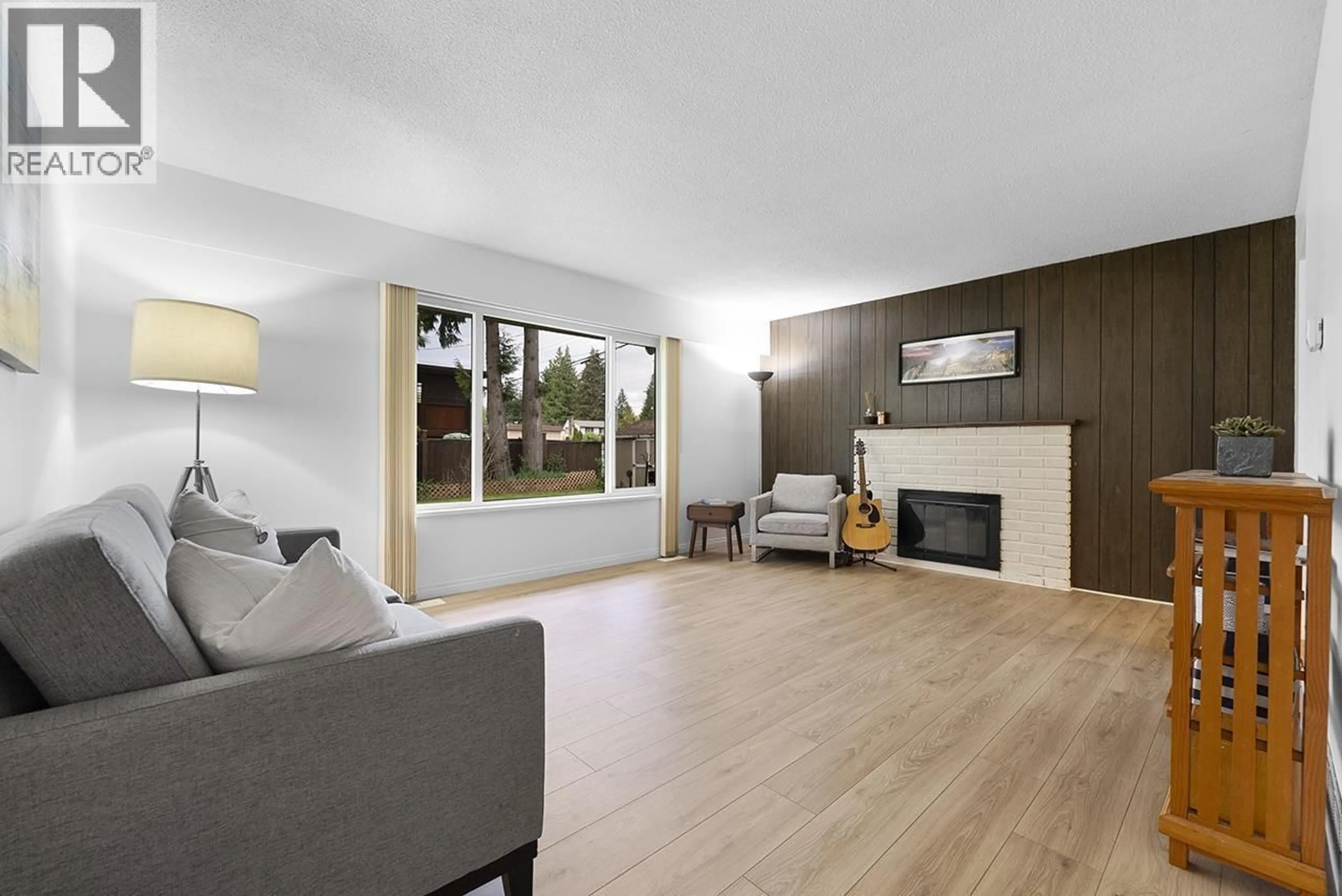 Living room with furniture, wood/laminate floor for 3604 MCRAE CRESCENT, Port Coquitlam British Columbia V3B4P1