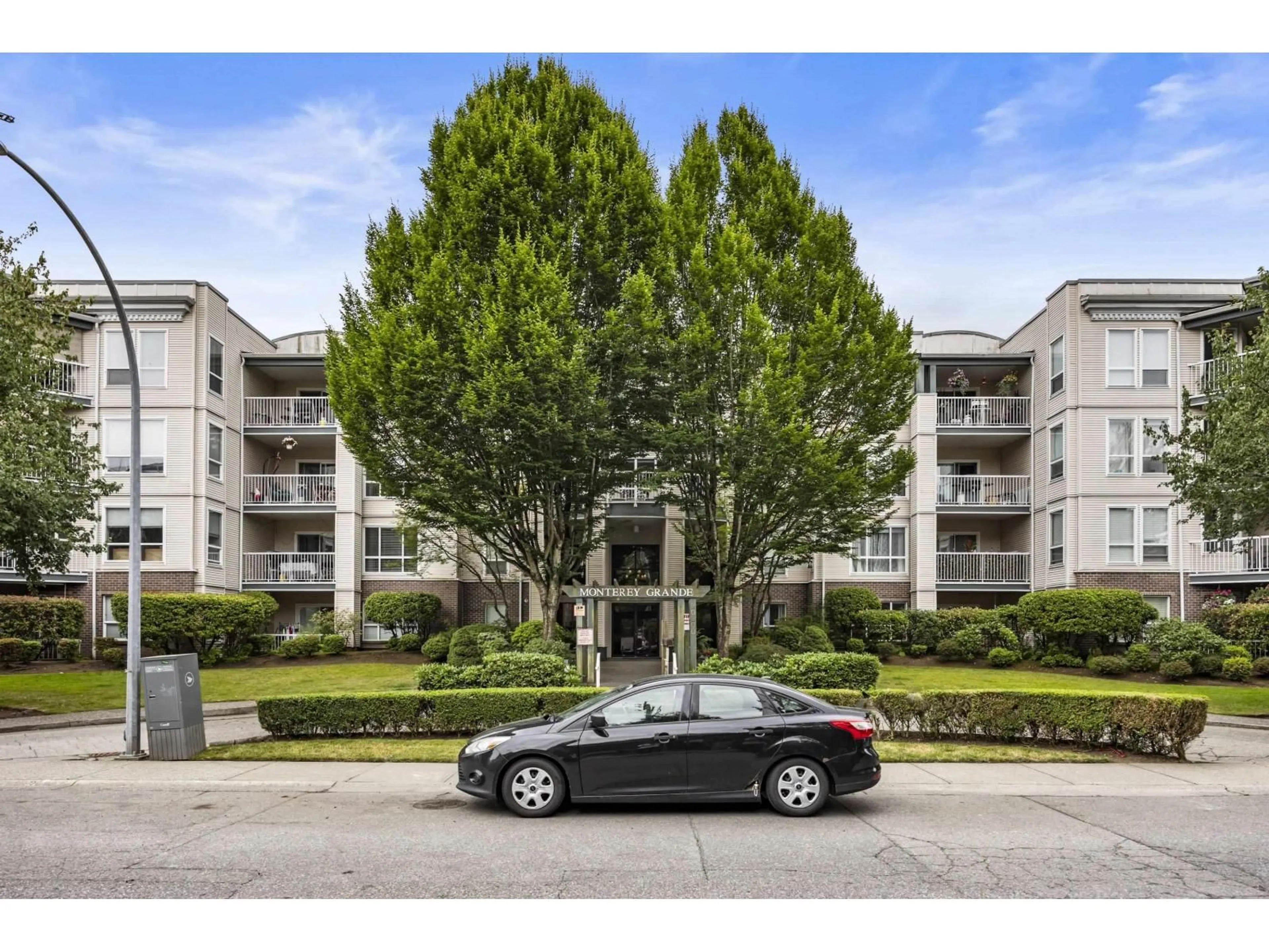 A pic from outside/outdoor area/front of a property/back of a property/a pic from drone, unknown for 403 - 20200 54A AVENUE, Langley British Columbia V3A3W7