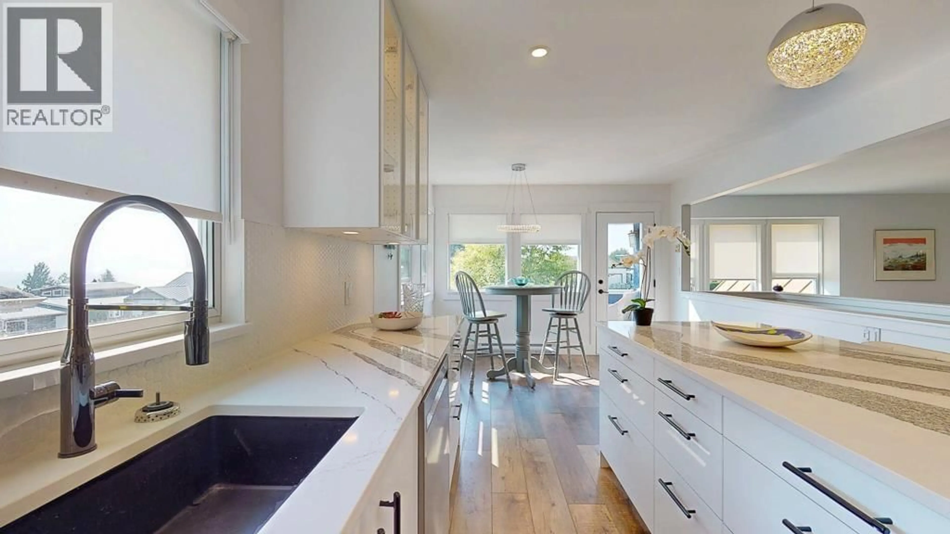 Contemporary kitchen, unknown for 4868 BLUEGROUSE DRIVE, Sechelt British Columbia V7Z0G4