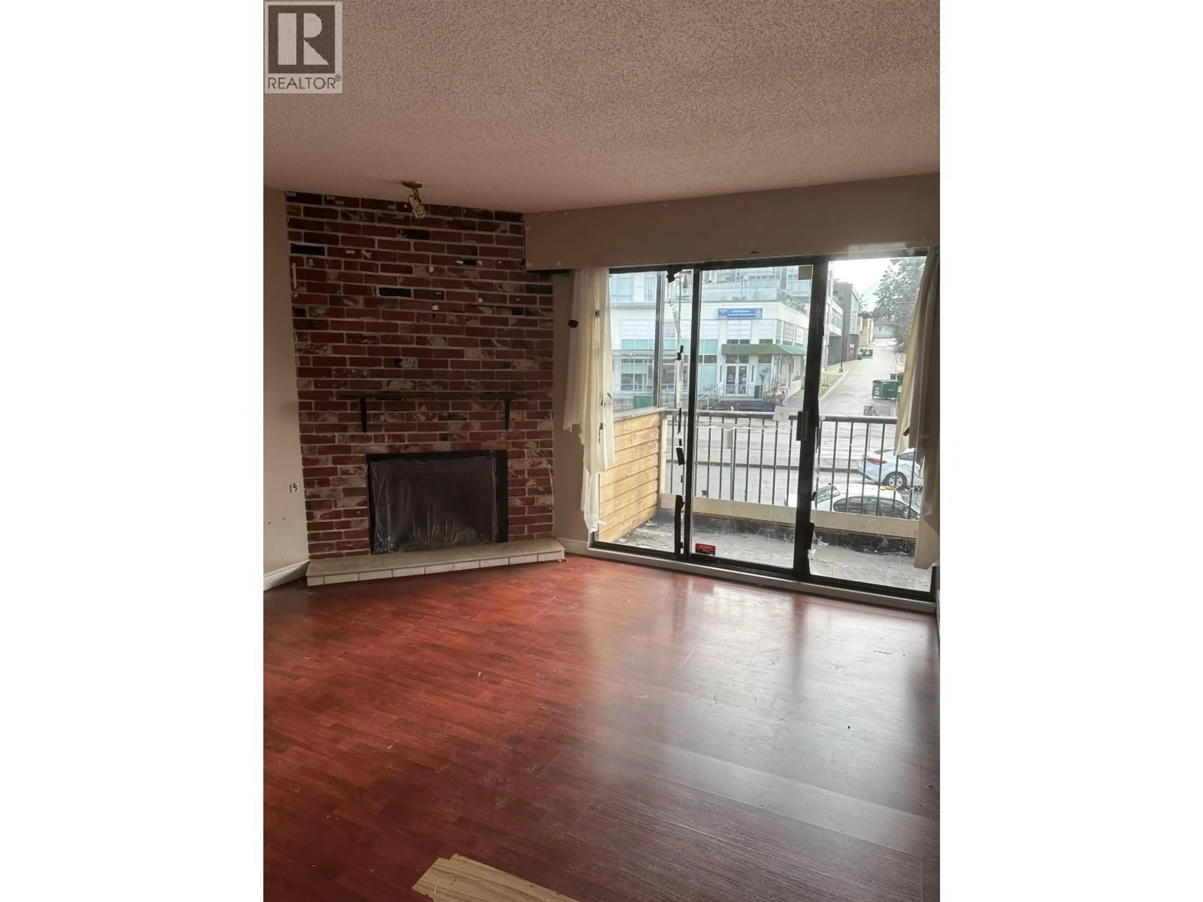 A pic of a room for 206 - 2299 30TH AVENUE, Vancouver British Columbia V5N5N1