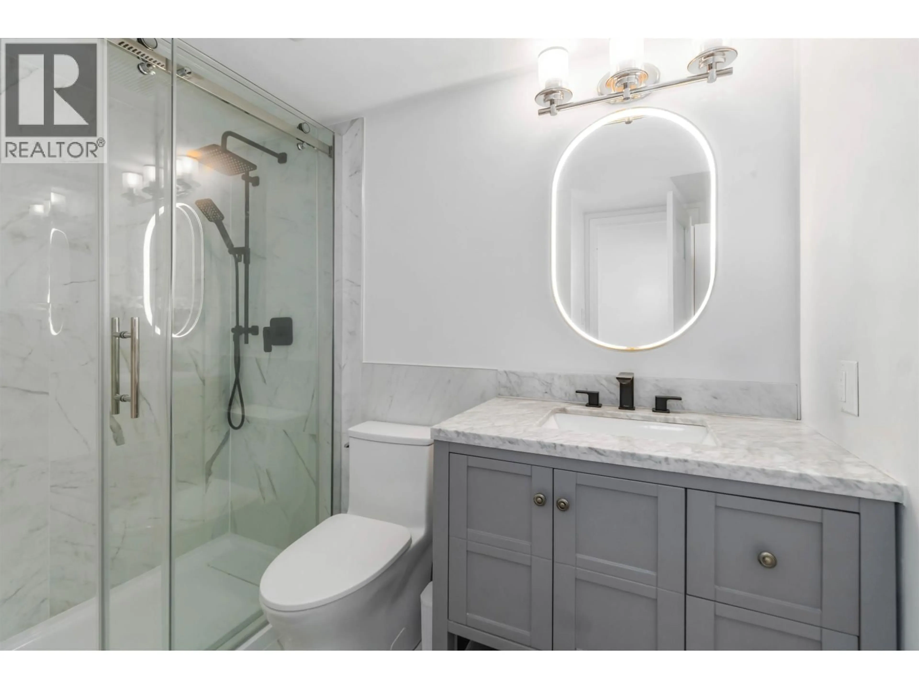 Standard bathroom, ceramic/tile floor for 208 - 312 CARNARVON STREET, New Westminster British Columbia V3L5H6