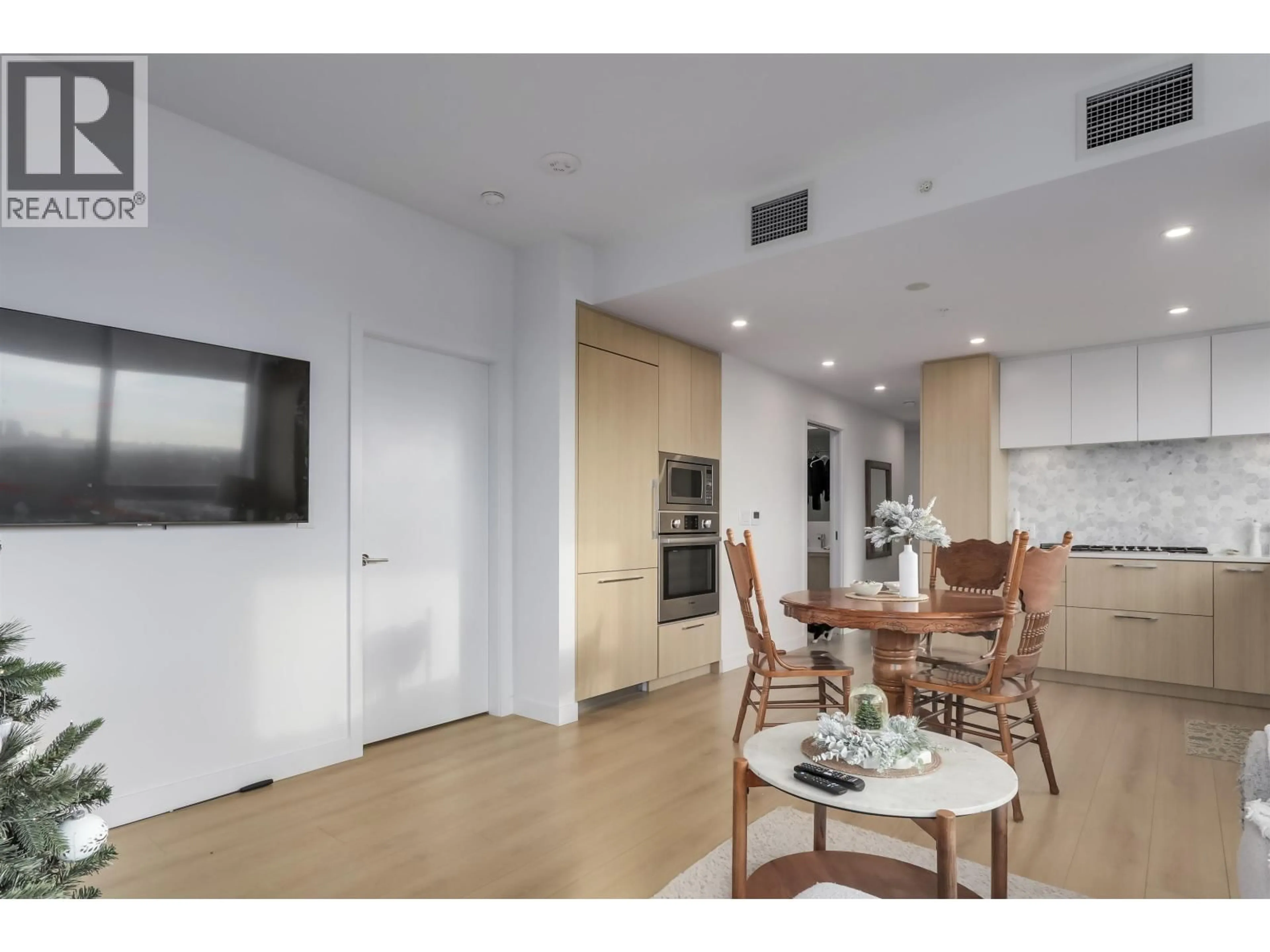 Unknown for 606 - 2425 ALPHA AVENUE, Burnaby British Columbia V5C0N6