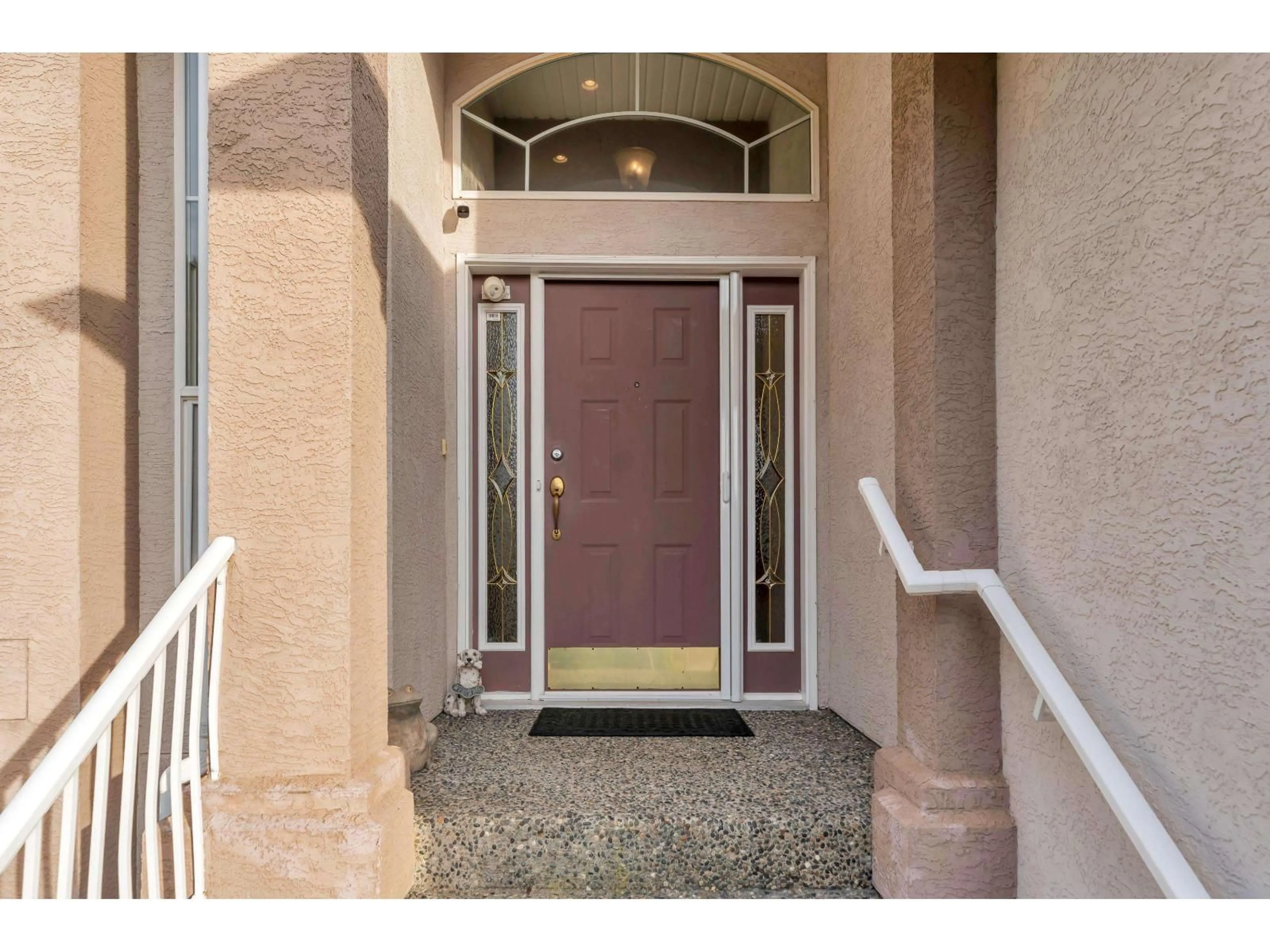 Indoor entryway for 223 BALSAM AVENUE, Harrison Hot Springs British Columbia V0M1K0