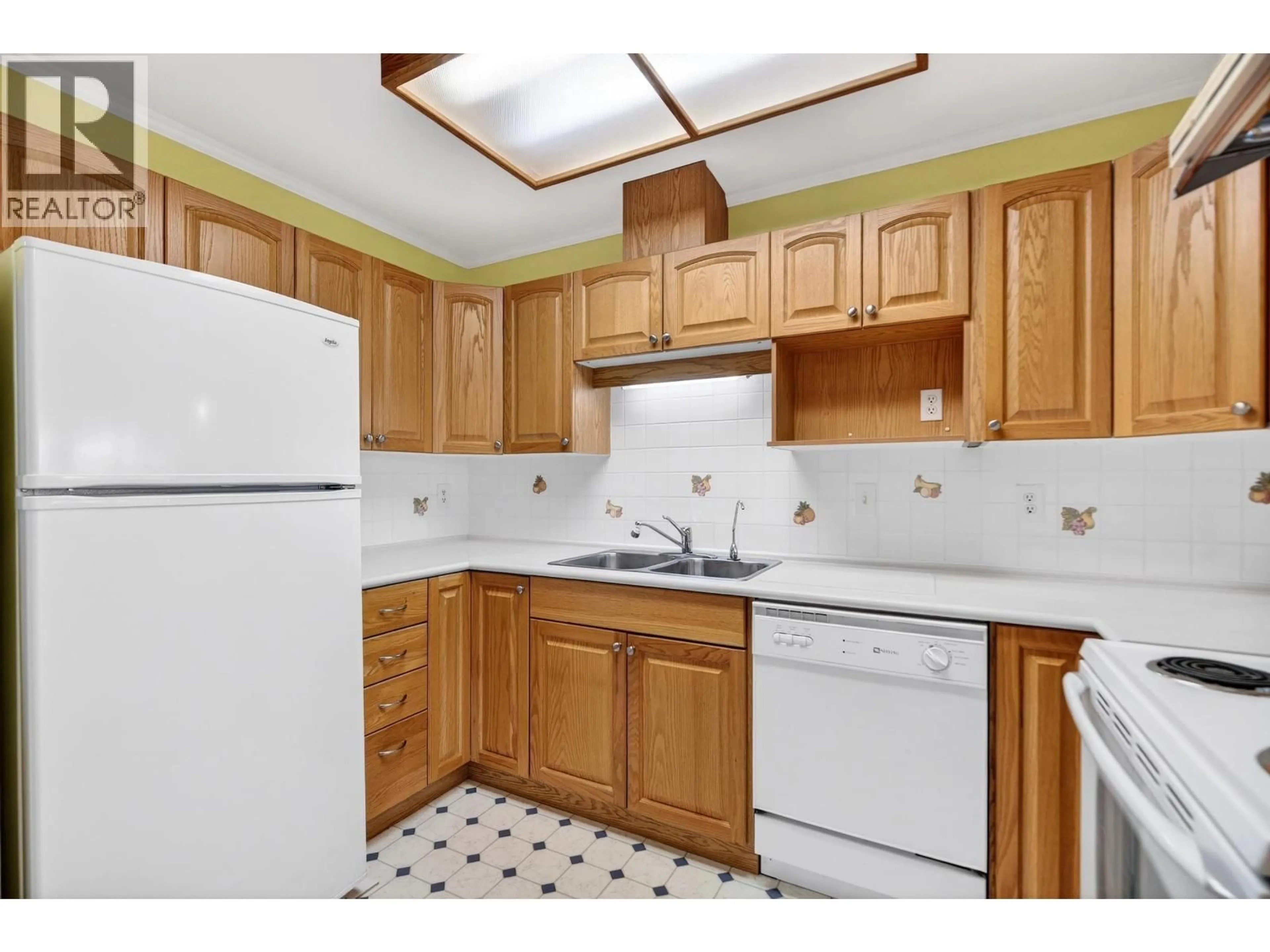 Standard kitchen, unknown for 39 - 23580 DEWDNEY TRUNK ROAD, Maple Ridge British Columbia V2X0S8