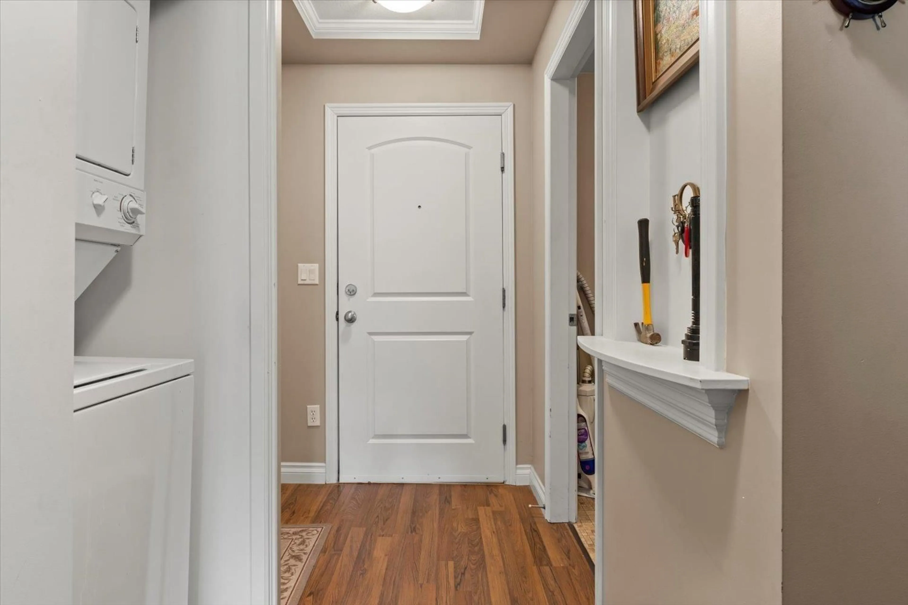Indoor entryway for 207 - 8955 EDWARD STREET, Chilliwack British Columbia V2P4E2