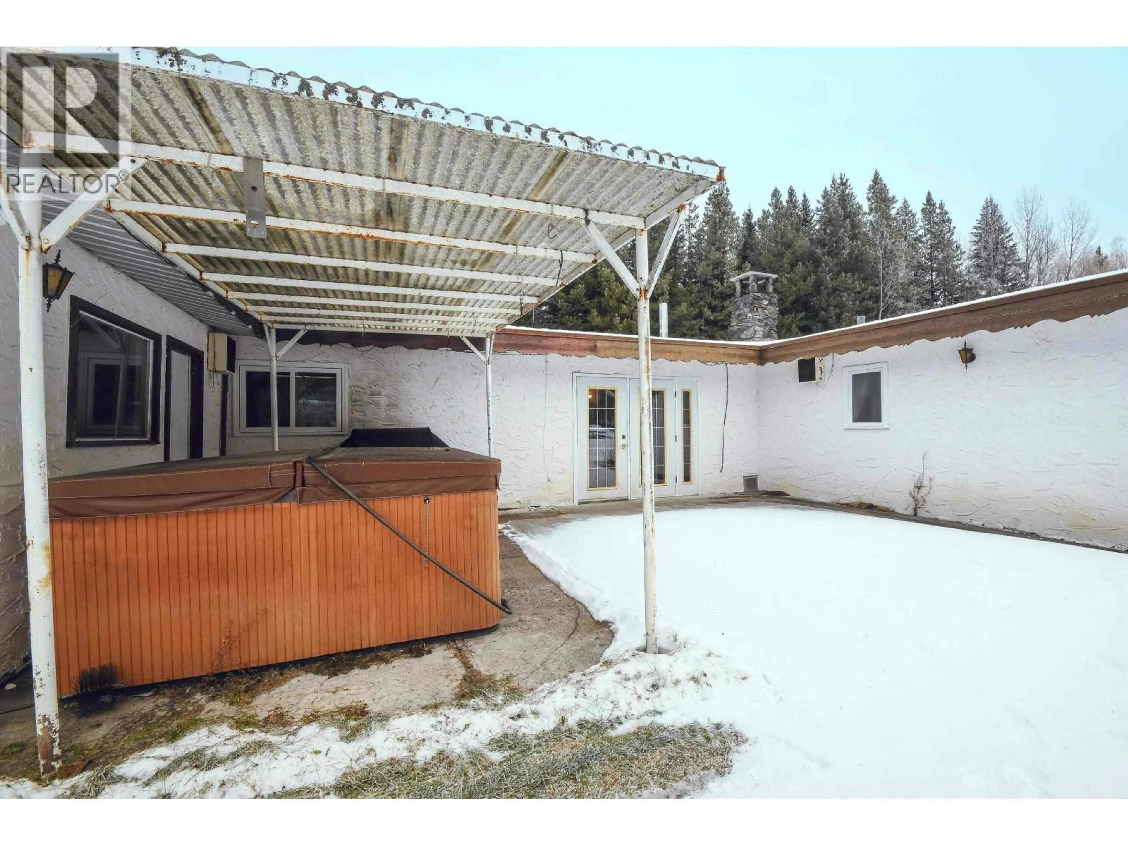 Patio, building for 4085 SUNSHINE CRESCENT, Prince George British Columbia V2N5Y2