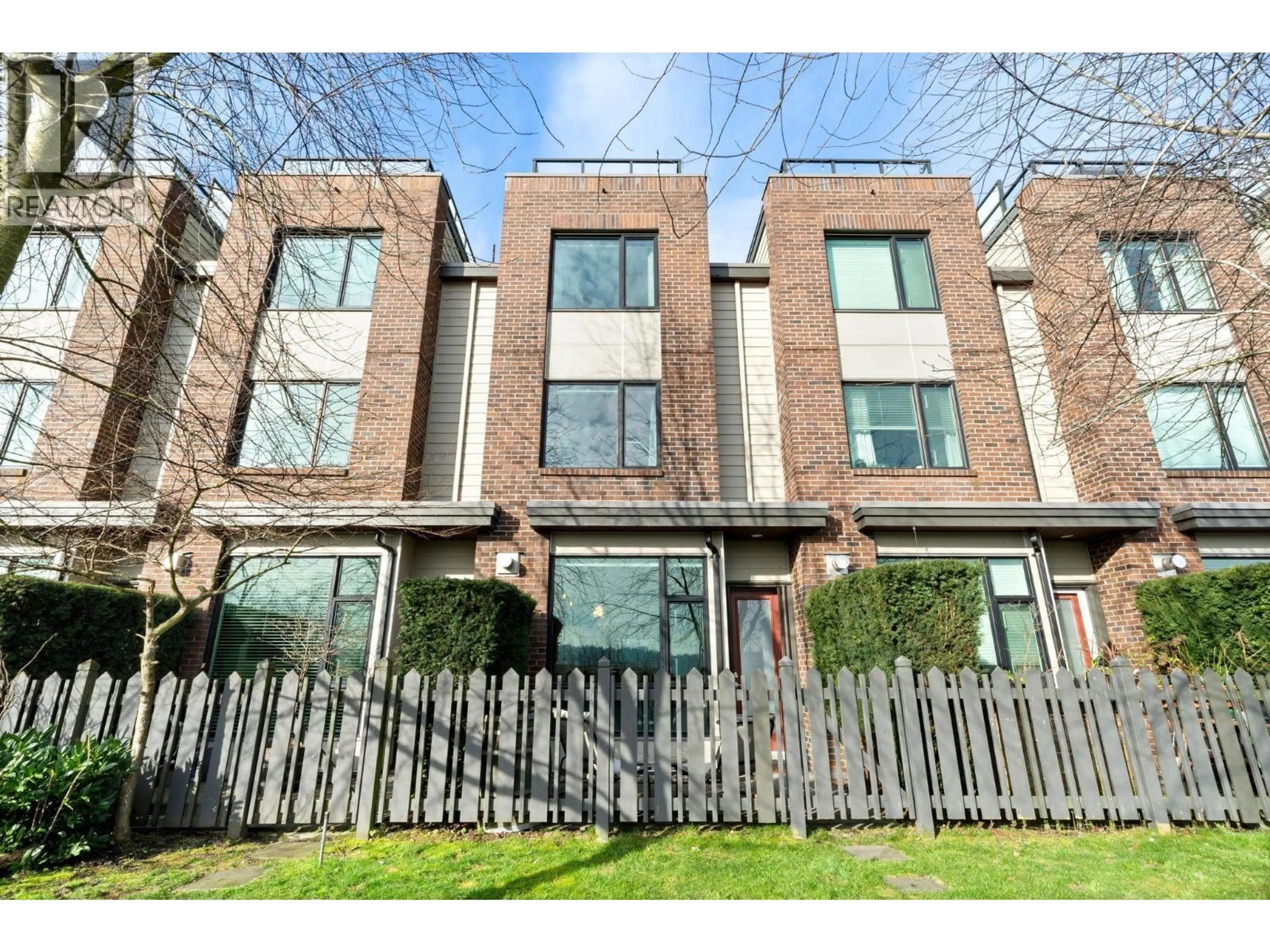 Home with brick exterior material, street for 28 - 230 SALTER STREET, New Westminster British Columbia V3M0G1