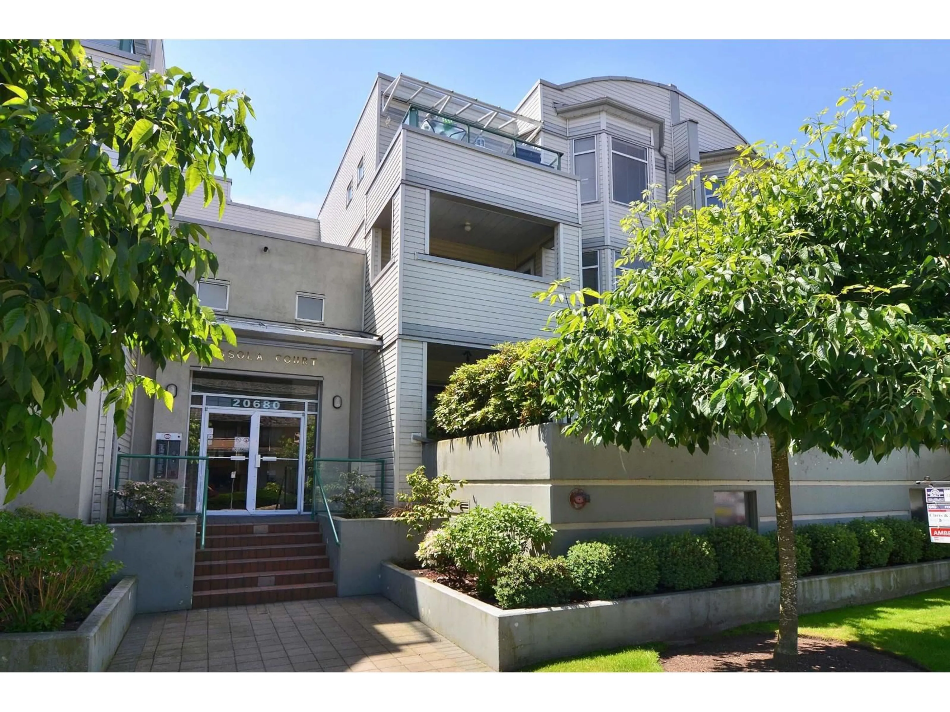 Indoor foyer for 311 - 20680 56 AVENUE, Langley British Columbia V3A3Z1