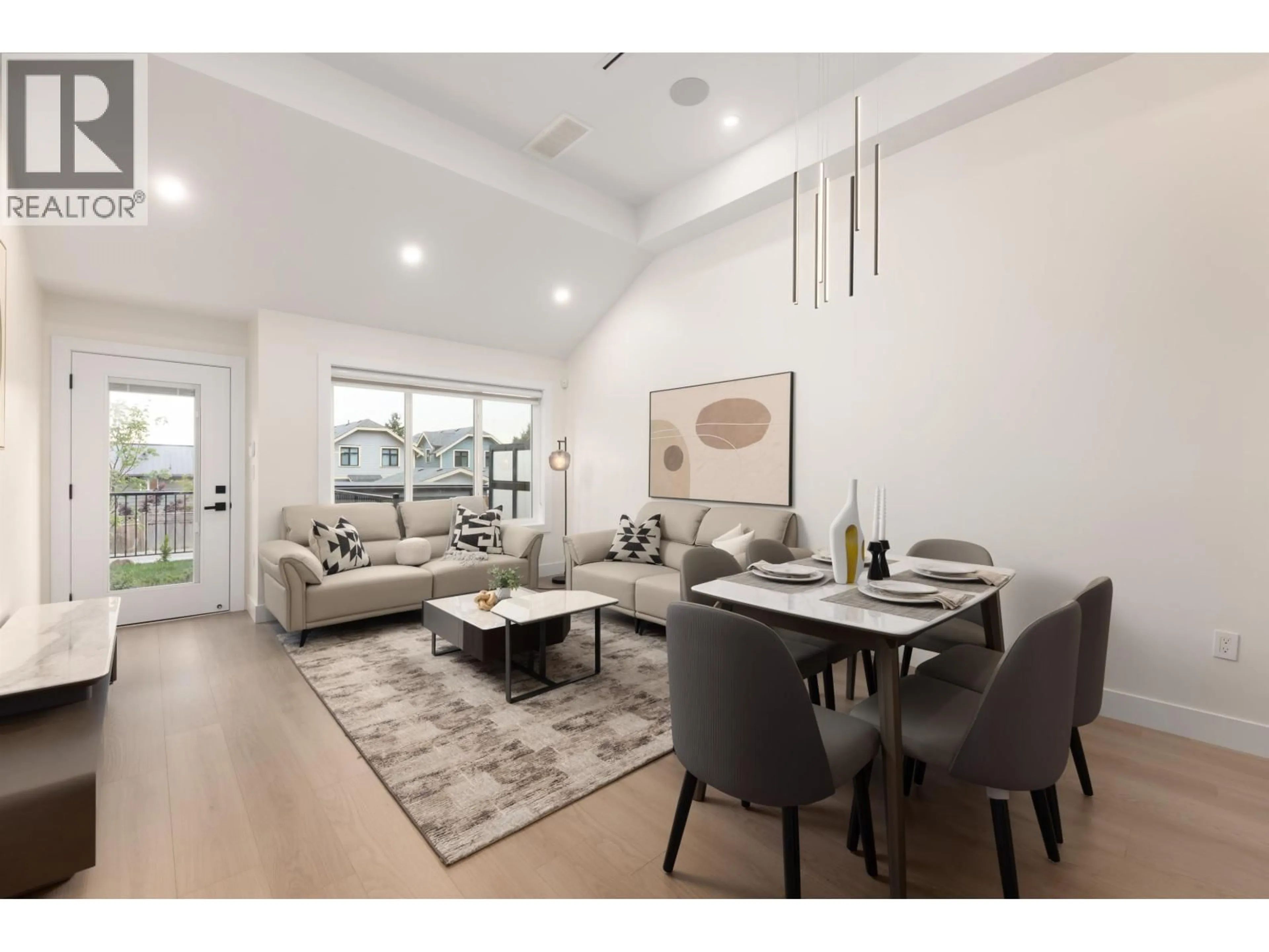 Living room with furniture, unknown for 102 - 914 ROCHESTER AVENUE, Coquitlam British Columbia V3K2W6