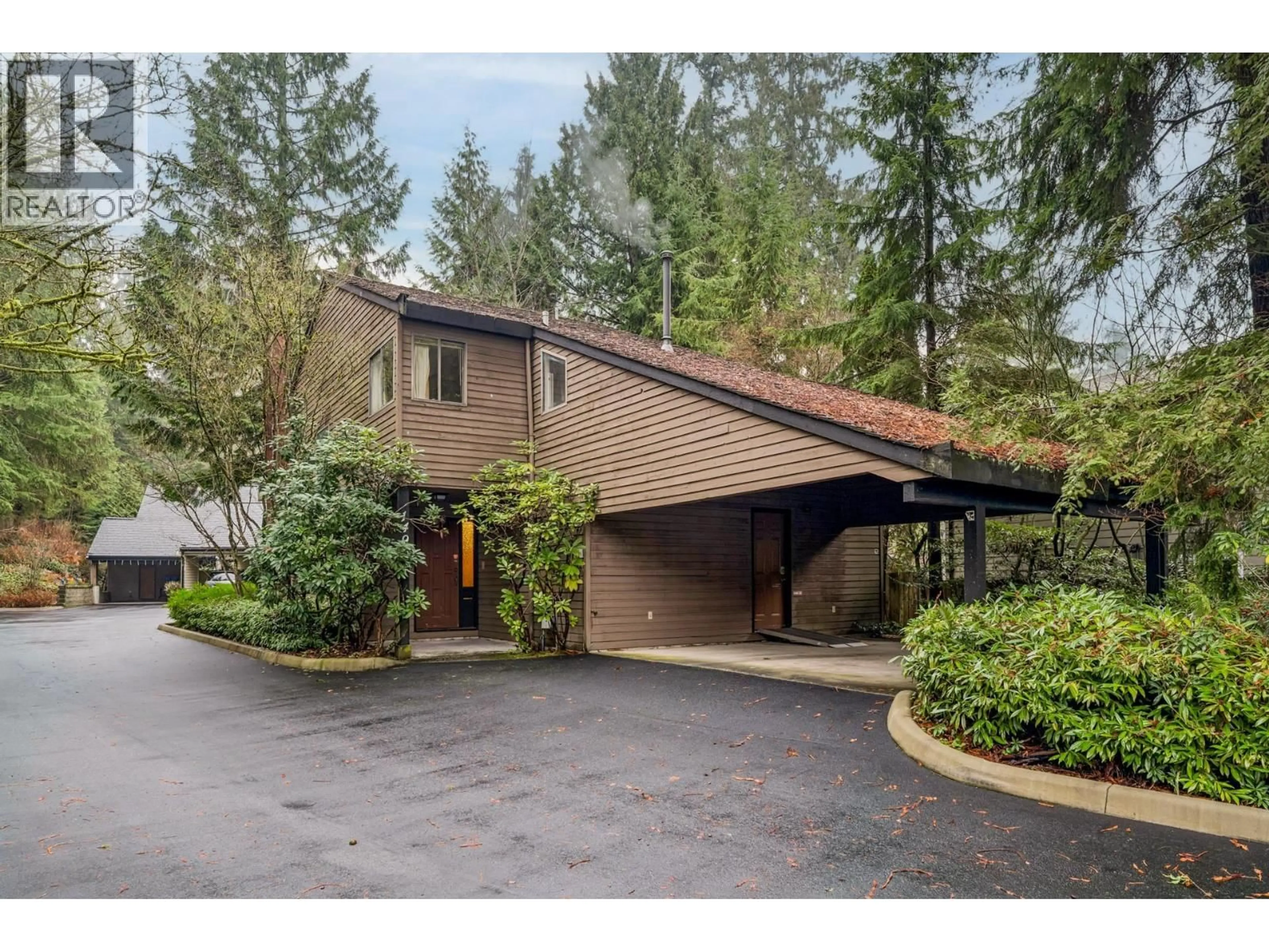 Indoor foyer for 1494 ROSS ROAD, North Vancouver British Columbia V7J1V2