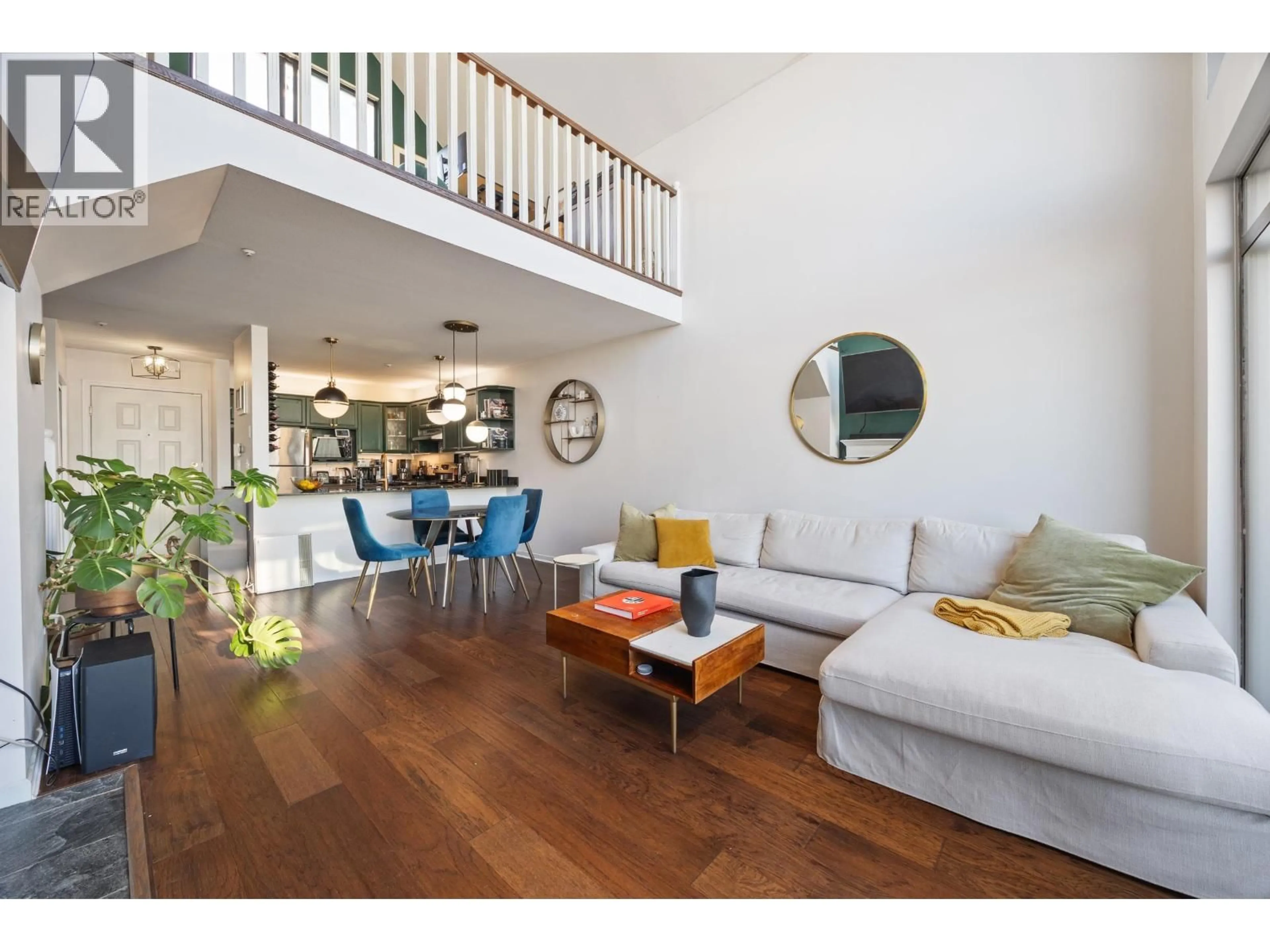 Living room with furniture, wood/laminate floor for 406 - 48 RICHMOND STREET, New Westminster British Columbia V3L5P4