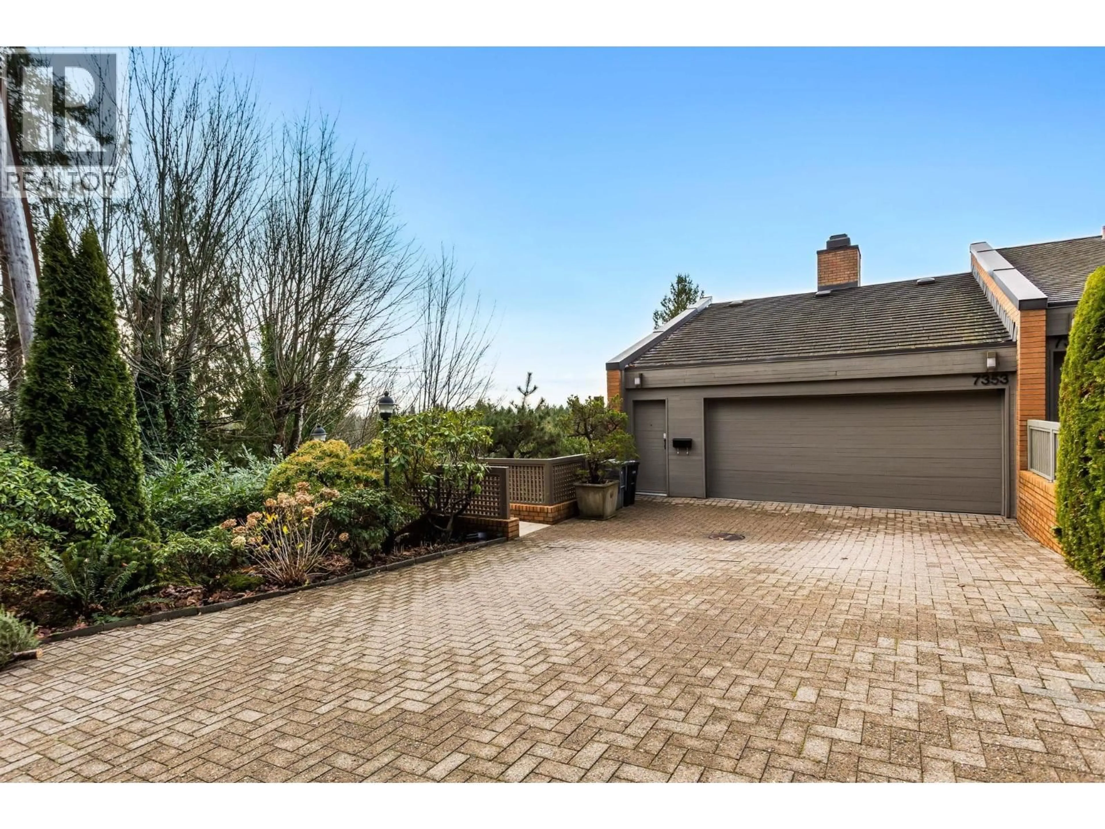A pic from outside/outdoor area/front of a property/back of a property/a pic from drone, street for 7353 YEW STREET, Vancouver British Columbia V6P5W4