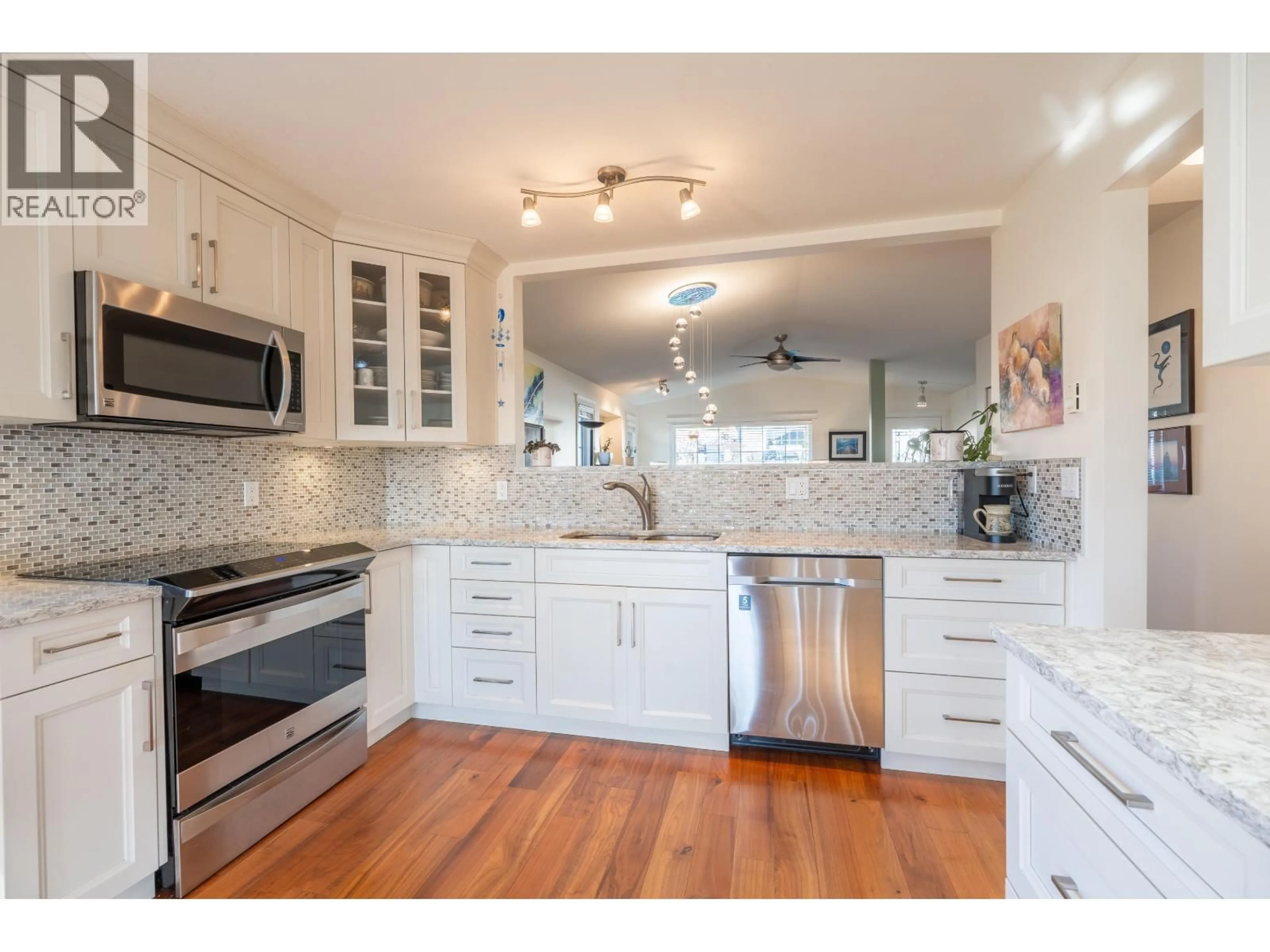 Open concept kitchen, unknown for 5696 EMILY WAY, Sechelt British Columbia V7Z0N5