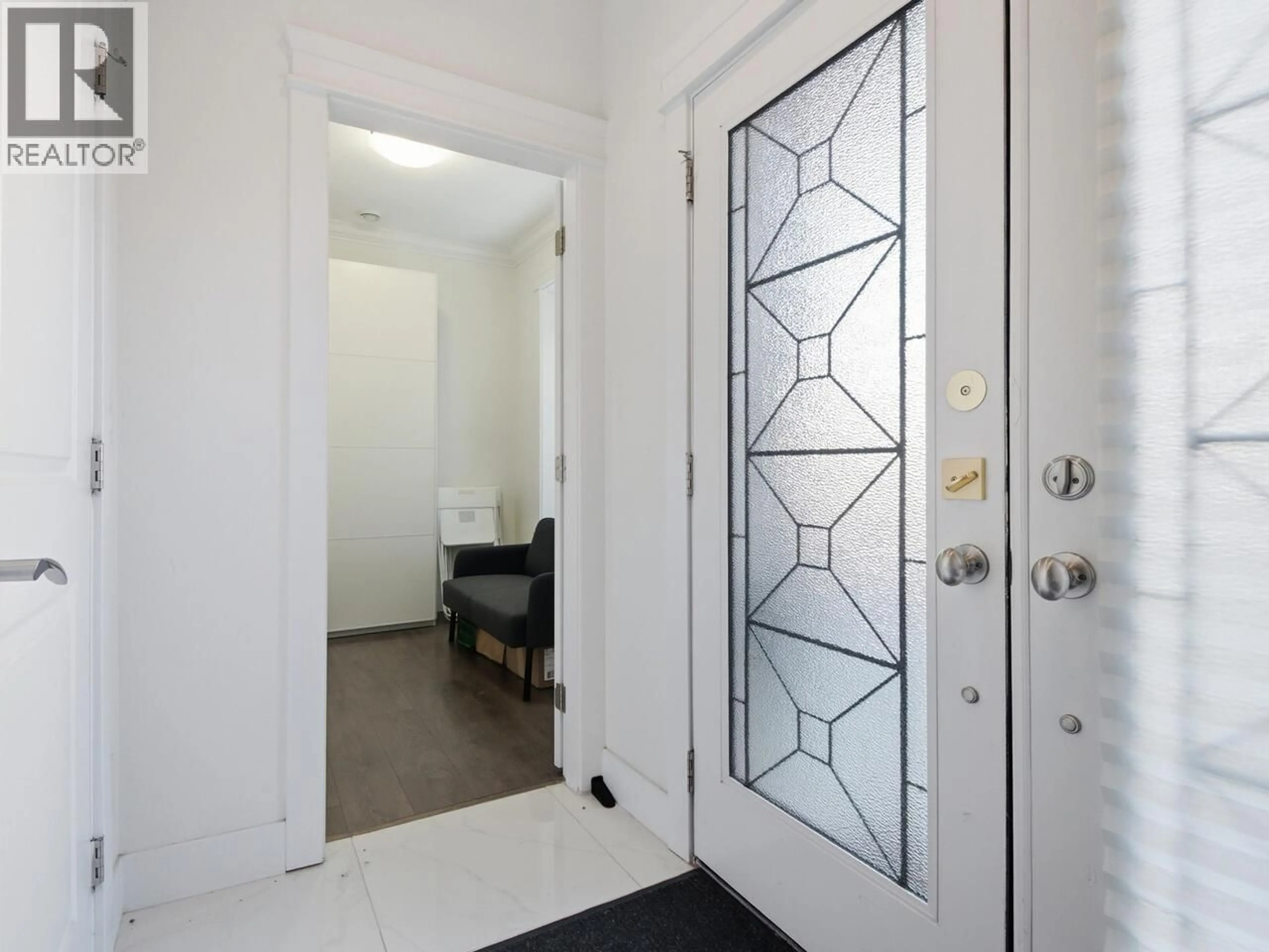 Indoor entryway for 7847 15TH STREET, Burnaby British Columbia V3N2M7